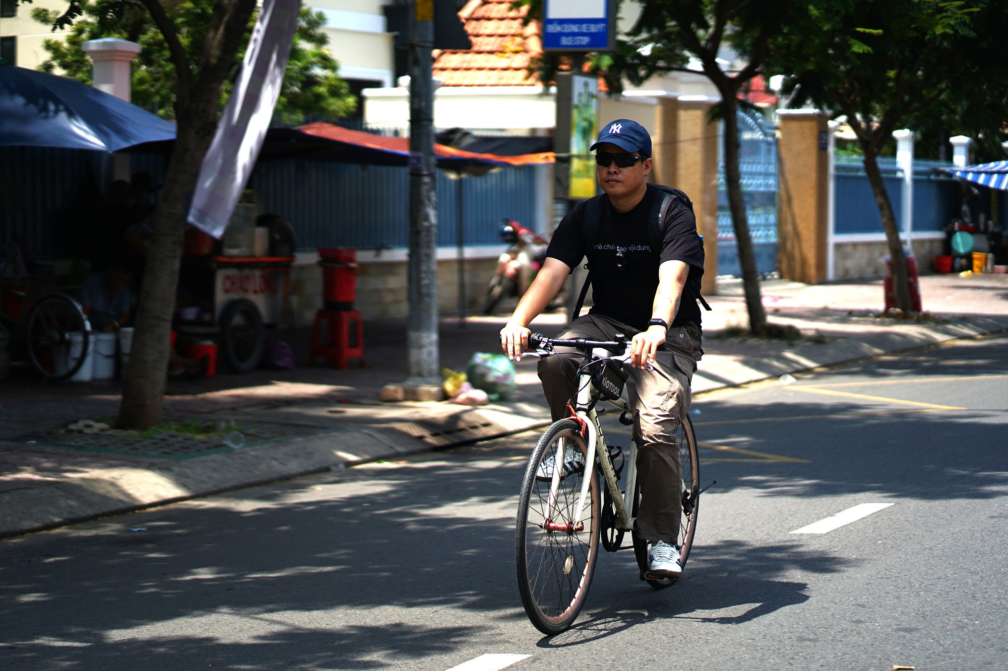 Xăng biến động, chàng trai văn phòng đạp xe 24km/ngày đi làm: Không chỉ tiết kiệm mà còn “lột xác” body sau 10 ngày- Ảnh 2. Xăng biến động, chàng trai văn phòng đạp xe 24km/ngày đi làm: Không chỉ tiết kiệm mà còn “lột xác” body sau 10 ngày- Ảnh 2.