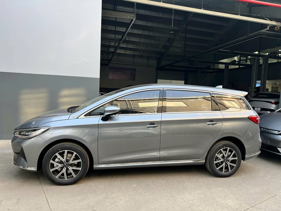 Bỏ qua xe xăng chạy dịch vụ, BYD M6 liệu c&oacute; l&agrave; &lsquo;mỏ v&agrave;ng&rsquo; mới: 7 chỗ rộng r&atilde;i, sạc một lần chạy 420km, đầy ắp c&ocirc;ng nghệ &lsquo;nịnh&rsquo; kh&aacute;ch- Ảnh 5.