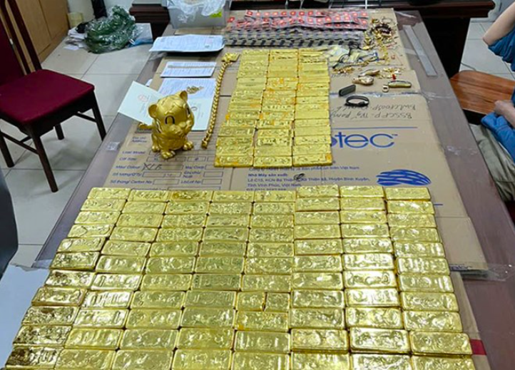 Điểm qua d&agrave;n si&ecirc;u xe, đồng hồ xa xỉ, tiền v&agrave; v&agrave;ng thu giữ trong vụ Mr Pips- Ảnh 2.