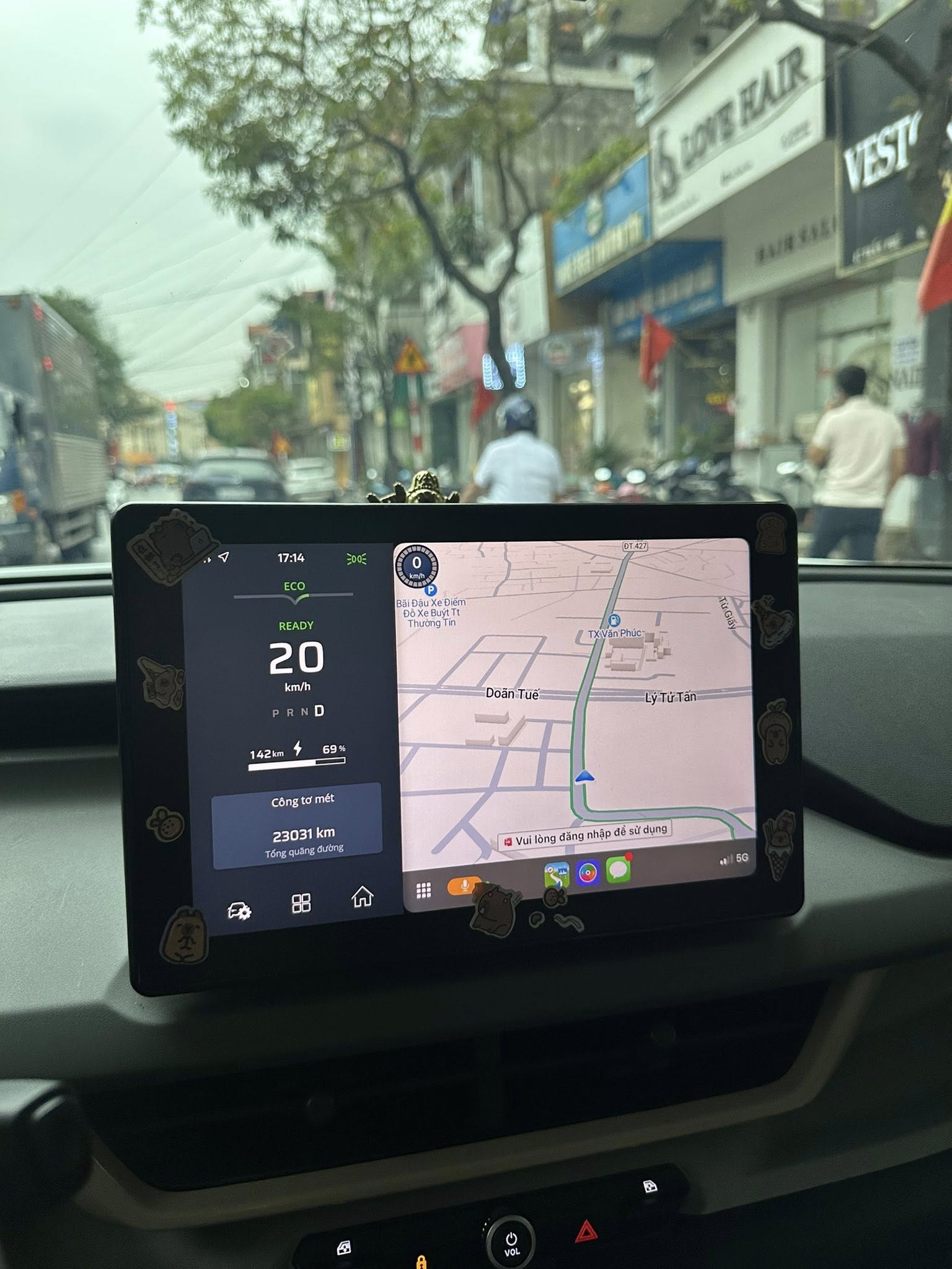 Chủ xe VinFast VF 3 l&ocirc; đầu n&acirc;ng cấp xe như bản mới: &lsquo;L&aacute;i chắc tay, nghe nhạc hay hơn, Apple CarPlay được miễn ph&iacute;&rsquo;- Ảnh 6.
