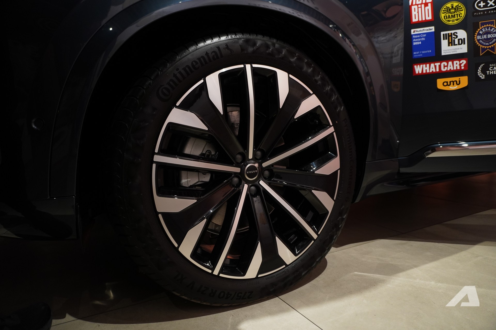 Volvo XC90 2026 ra mắt Việt Nam: Giá 3,289 tỷ đồng rẻ hơn cả Lexus RX, màn lớn hơn, động cơ không mạnh như trước- Ảnh 10. Volvo XC90 2026 ra mắt Việt Nam: Giá 3,289 tỷ đồng rẻ hơn cả Lexus RX, màn lớn hơn, động cơ không mạnh như trước- Ảnh 10.