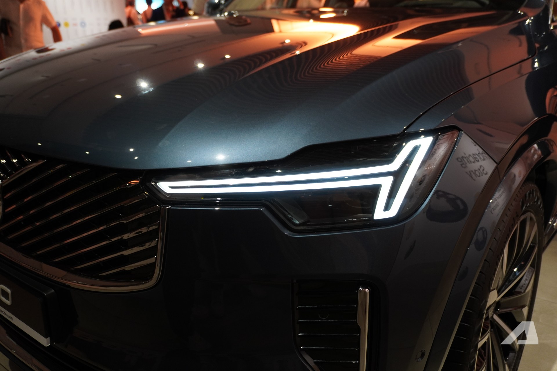 Volvo XC90 2026 ra mắt Việt Nam: Giá 3,289 tỷ đồng rẻ hơn cả Lexus RX, màn lớn hơn, động cơ không mạnh như trước- Ảnh 9. Volvo XC90 2026 ra mắt Việt Nam: Giá 3,289 tỷ đồng rẻ hơn cả Lexus RX, màn lớn hơn, động cơ không mạnh như trước- Ảnh 9.