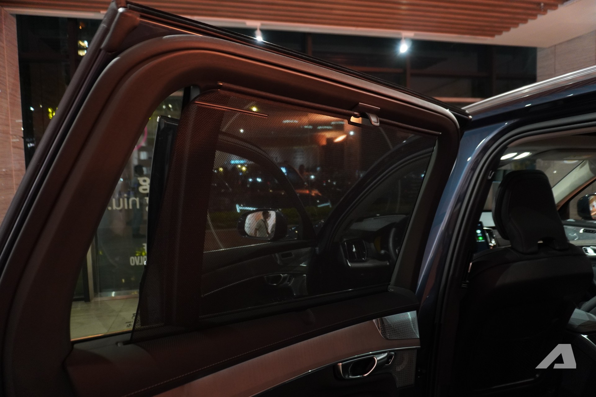 Volvo XC90 2026 ra mắt Việt Nam: Giá 3,289 tỷ đồng rẻ hơn cả Lexus RX, màn lớn hơn, động cơ không mạnh như trước- Ảnh 17. Volvo XC90 2026 ra mắt Việt Nam: Giá 3,289 tỷ đồng rẻ hơn cả Lexus RX, màn lớn hơn, động cơ không mạnh như trước- Ảnh 17.