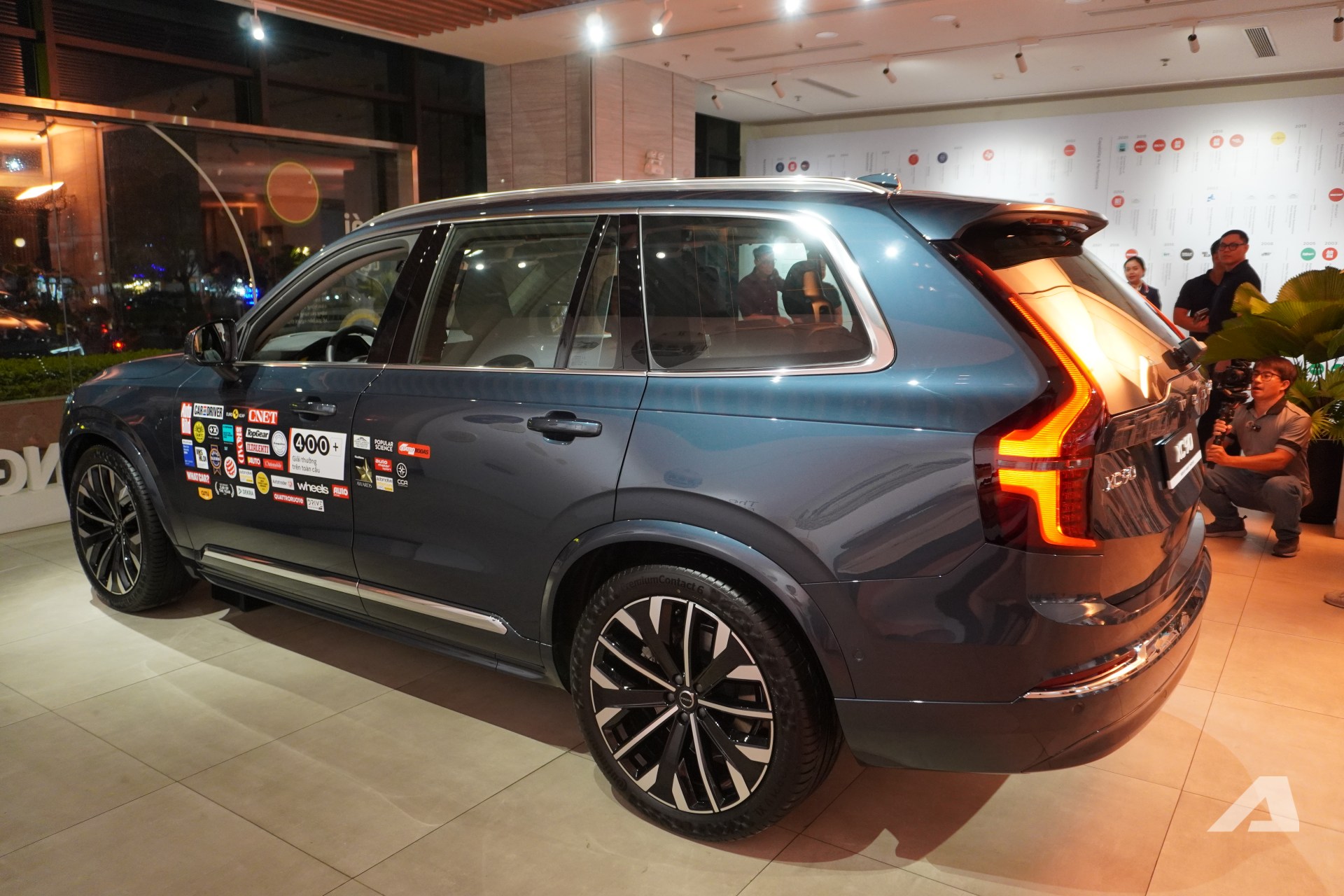 Volvo XC90 2026 ra mắt Việt Nam: Giá 3,289 tỷ đồng rẻ hơn cả Lexus RX, màn lớn hơn, động cơ không mạnh như trước- Ảnh 7. Volvo XC90 2026 ra mắt Việt Nam: Giá 3,289 tỷ đồng rẻ hơn cả Lexus RX, màn lớn hơn, động cơ không mạnh như trước- Ảnh 7.