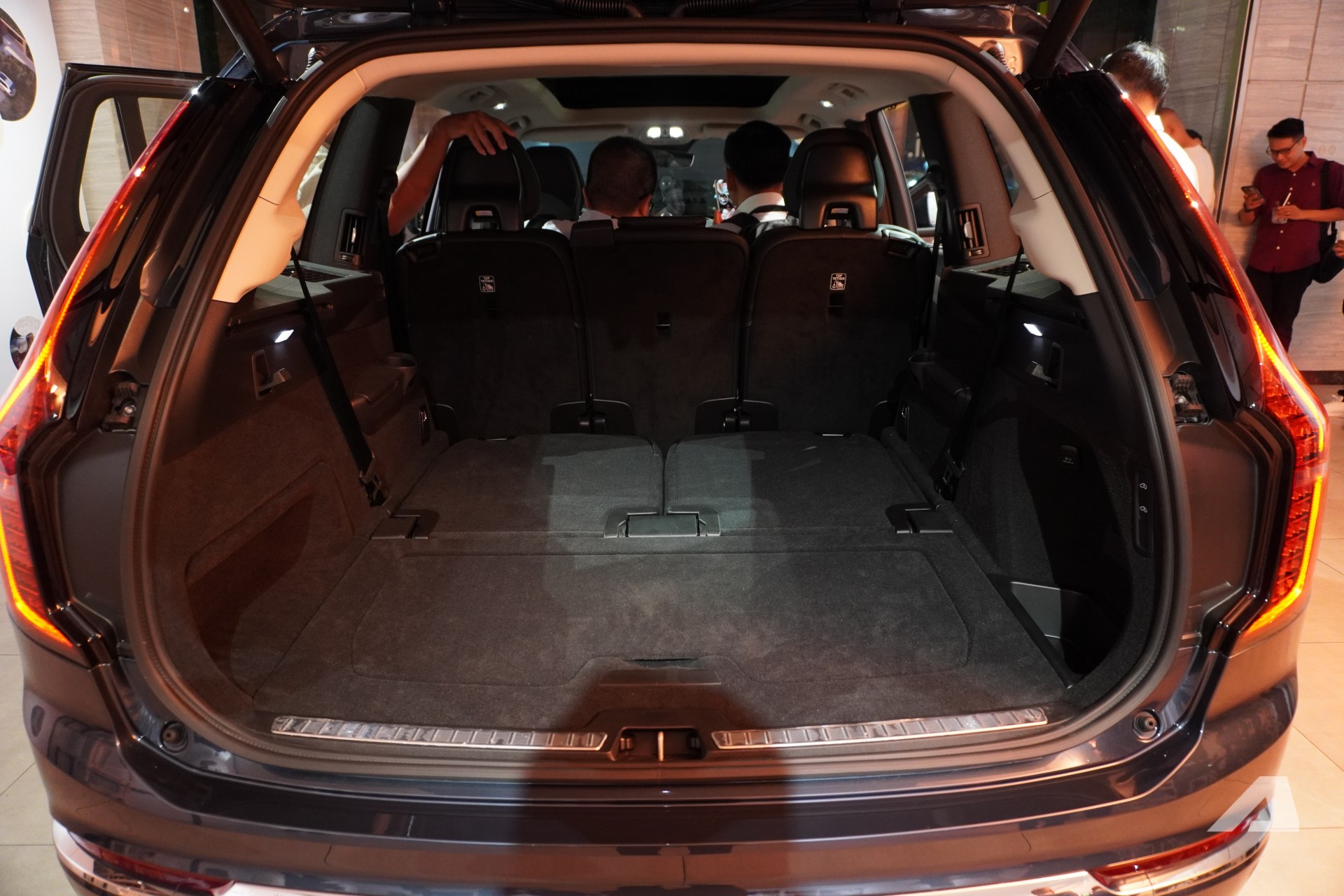 Volvo XC90 2026 ra mắt Việt Nam: Giá 3,289 tỷ đồng rẻ hơn cả Lexus RX, màn lớn hơn, động cơ không mạnh như trước- Ảnh 20. Volvo XC90 2026 ra mắt Việt Nam: Giá 3,289 tỷ đồng rẻ hơn cả Lexus RX, màn lớn hơn, động cơ không mạnh như trước- Ảnh 20.