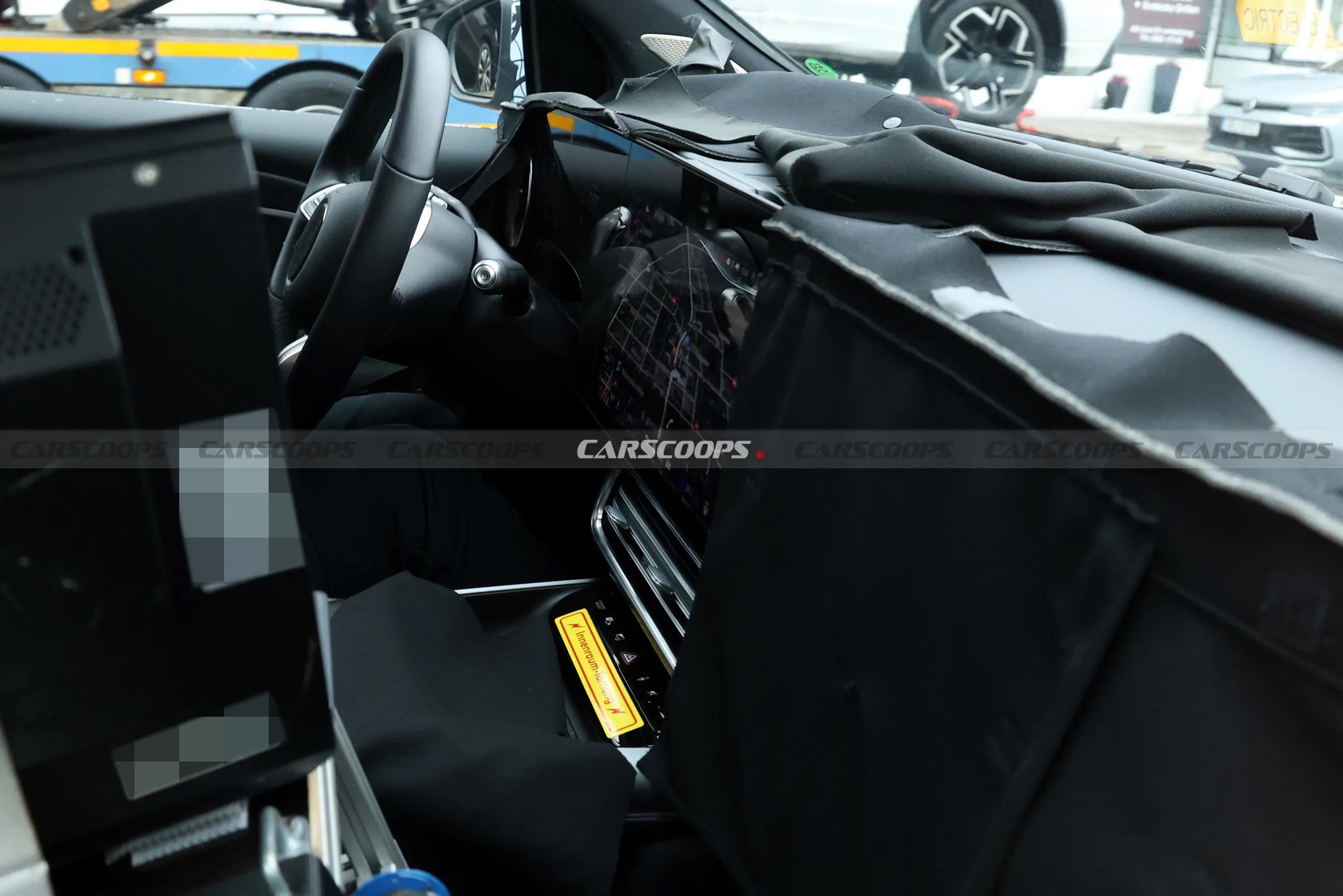 Mercedes-Benz GLA đời mới lộ nội thất với cặp m&agrave;n h&igrave;nh khủng c&ugrave;ng tầm vận h&agrave;nh &lsquo;chỉ&rsquo; chưa tới 500km/sạc- Ảnh 5.