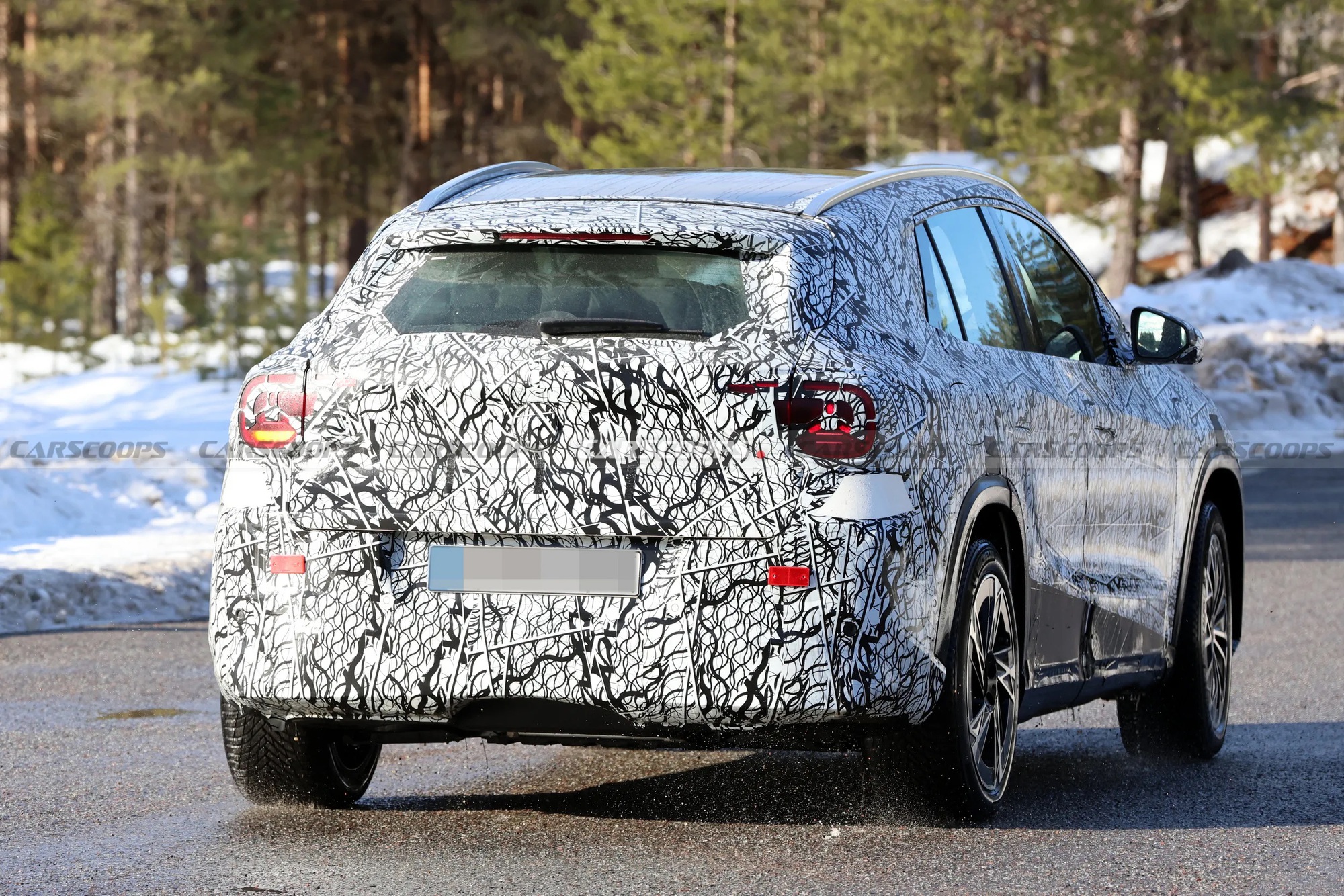 Mercedes-Benz GLA đời mới lộ nội thất với cặp m&agrave;n h&igrave;nh khủng c&ugrave;ng tầm vận h&agrave;nh &lsquo;chỉ&rsquo; chưa tới 500km/sạc- Ảnh 3.