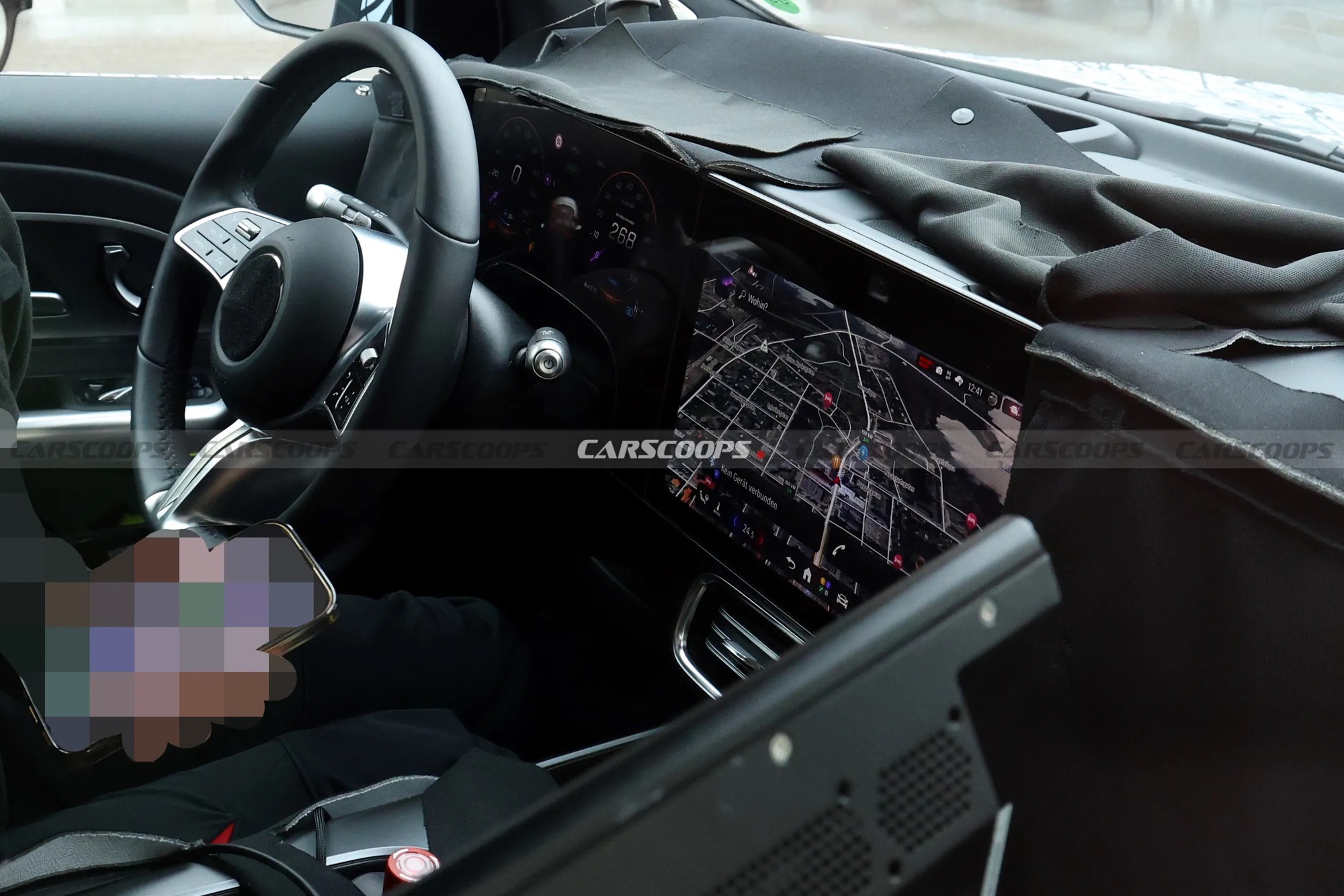 Mercedes-Benz GLA đời mới lộ nội thất với cặp m&agrave;n h&igrave;nh khủng c&ugrave;ng tầm vận h&agrave;nh &lsquo;chỉ&rsquo; chưa tới 500km/sạc- Ảnh 4.