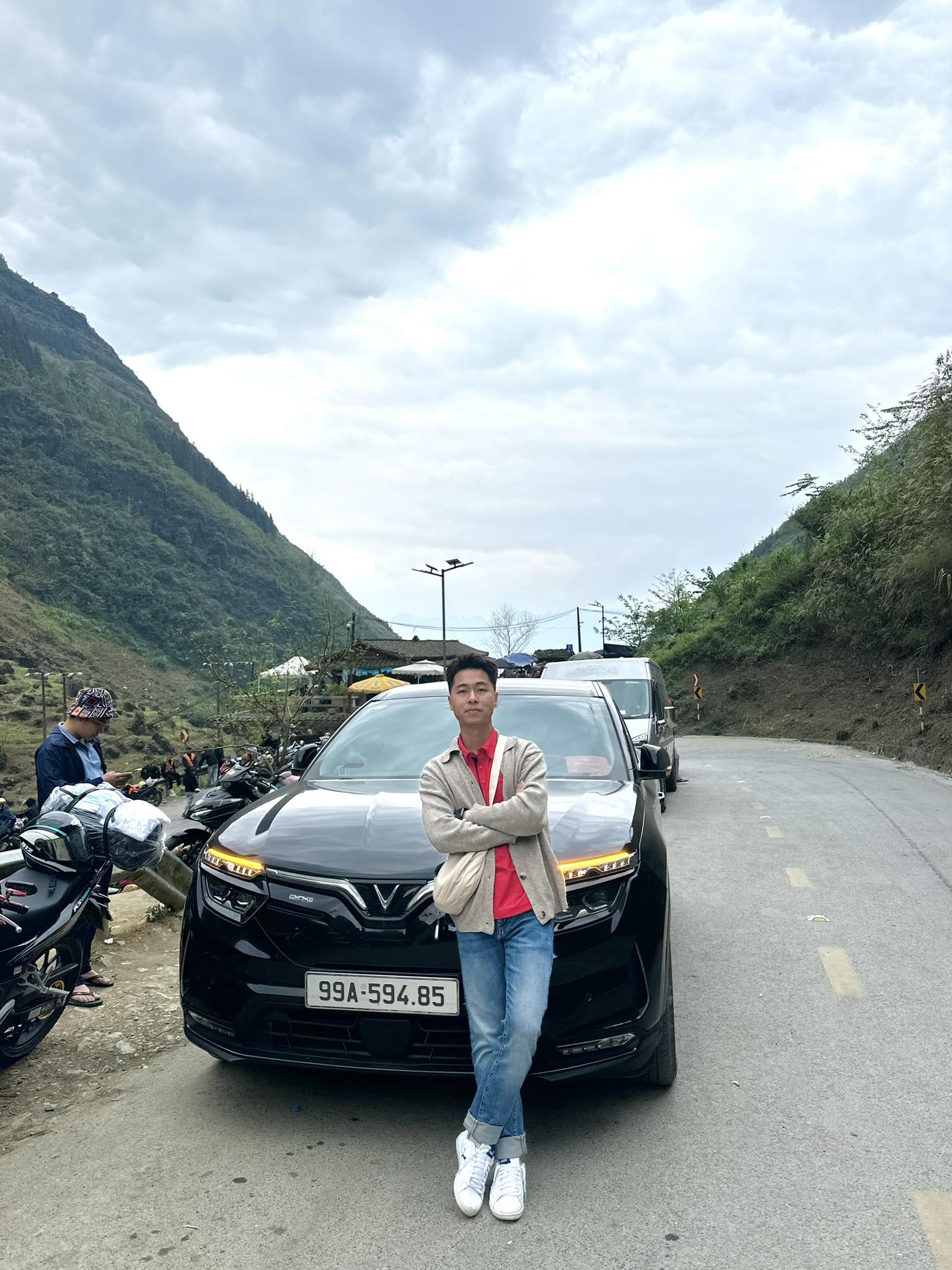 Chủ xe VinFast VF 8 đi hơn 3.500km/tháng không mất tiền: ‘Dẫn tour du lịch chuyển từ xe xăng sang xe điện là một bài toán có lợi’- Ảnh 1. Chủ xe VinFast VF 8 đi hơn 3.500km/tháng không mất tiền: ‘Dẫn tour du lịch chuyển từ xe xăng sang xe điện là một bài toán có lợi’- Ảnh 1.