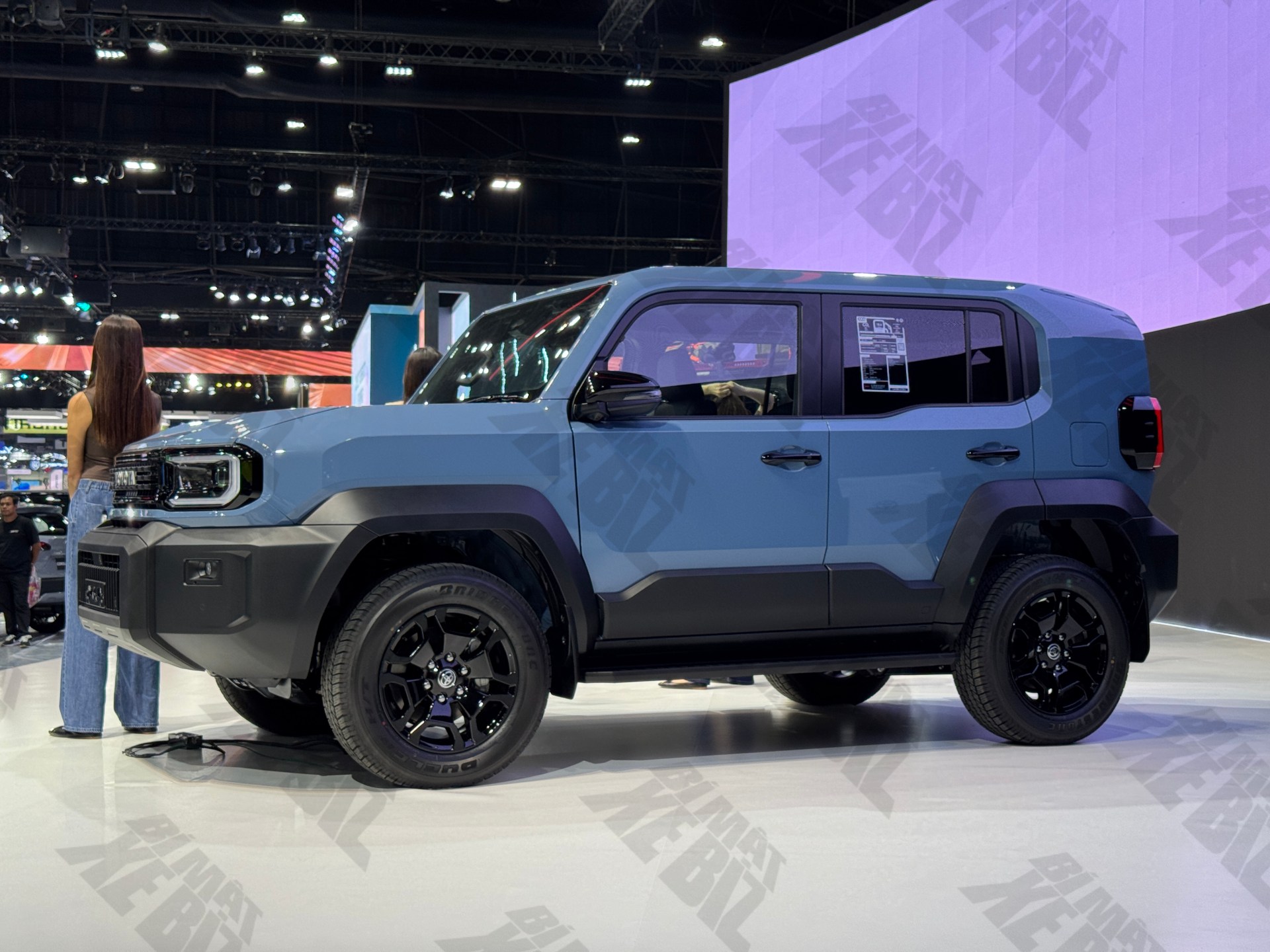 Sờ tận tay Toyota Land Cruiser FJ sắp về Việt Nam: Nhìn thực tế 'lực' hơn trên ảnh, trau chuốt 'mượt', nhiều bản độ bắt mắt- Ảnh 2. Sờ tận tay Toyota Land Cruiser FJ sắp về Việt Nam: Nhìn thực tế 'lực' hơn trên ảnh, trau chuốt 'mượt', nhiều bản độ bắt mắt- Ảnh 2.