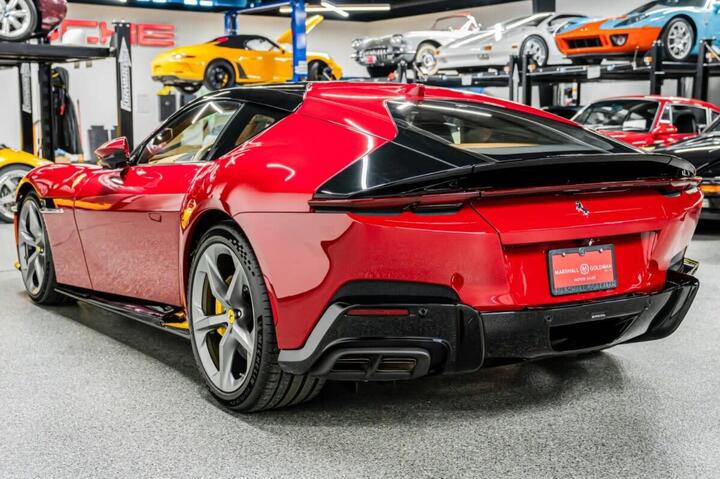 Ferrari triệu hồi mẫu V12 mới v&igrave; k&iacute;nh qu&aacute; tối- Ảnh 1.