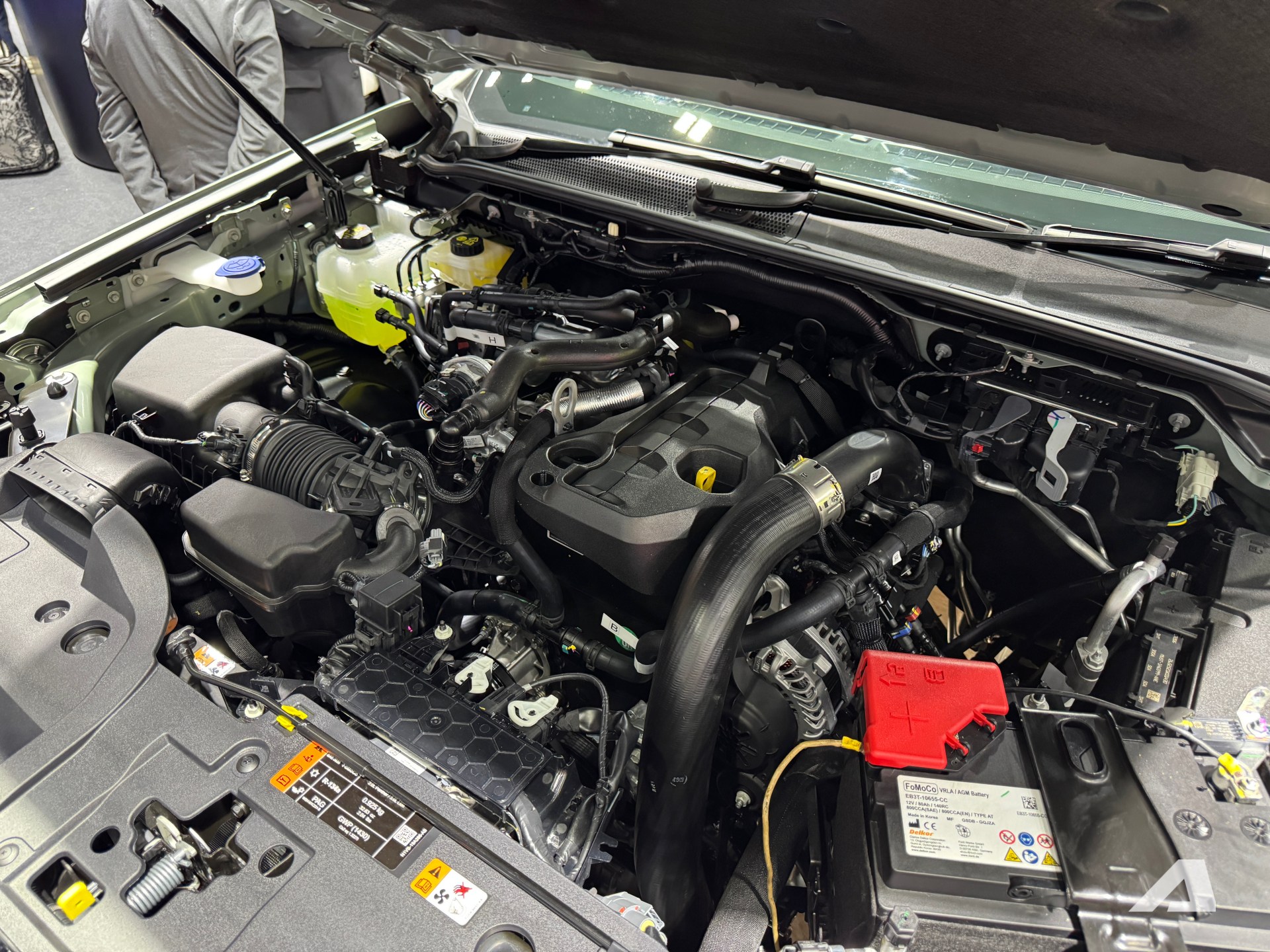 Xem thực tế Ford Everest Platinum 2026 gi&aacute; quy đổi hơn 1,4 tỷ đồng: Diện mạo thể thao hơn, động cơ mới dễ &aacute;p dụng cho cả Việt Nam- Ảnh 13.