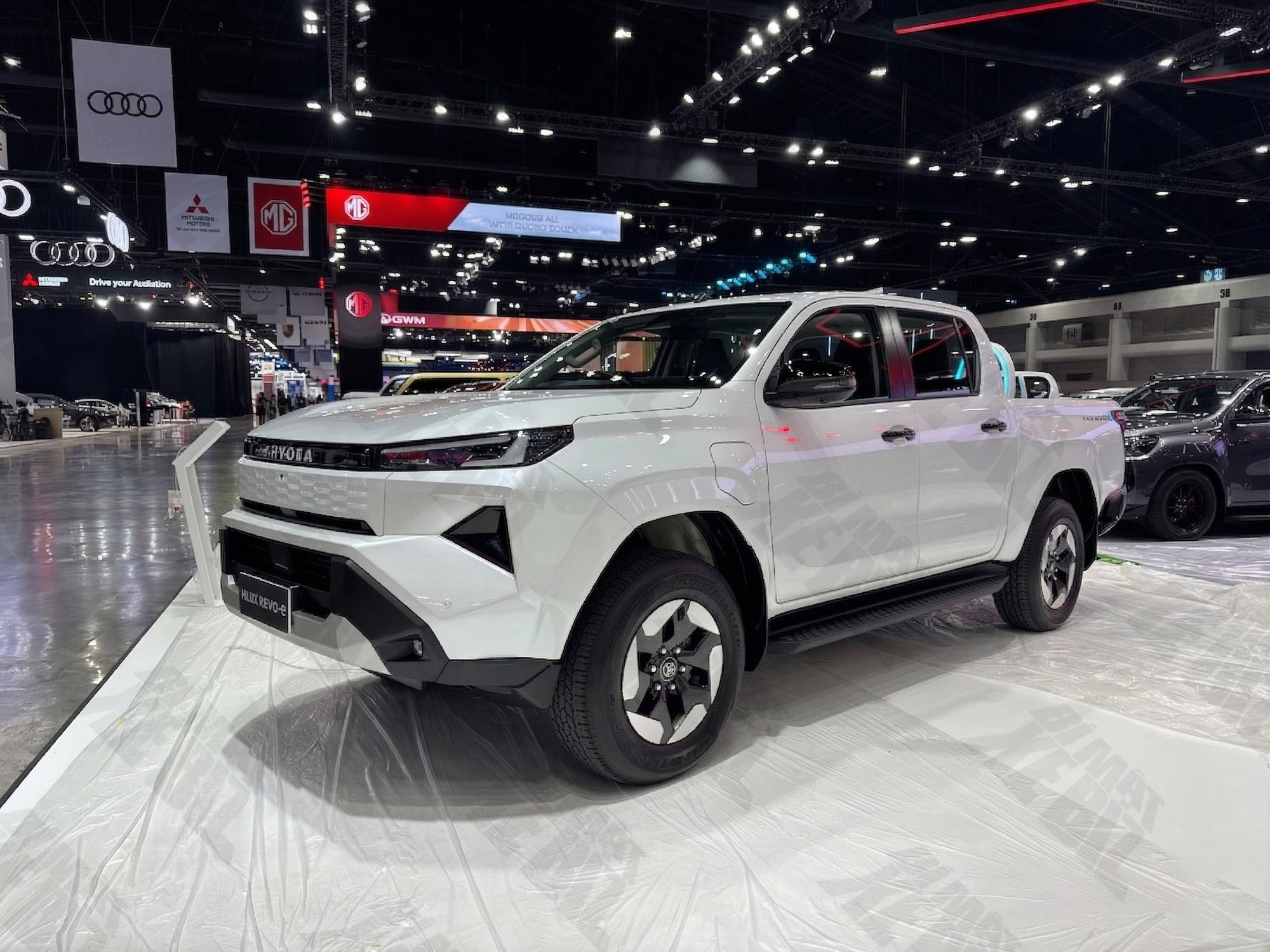 Cận cảnh Toyota Hilux điện tại BIMS 2026: Không còn 'nghèo' trang bị, màn hình như xe sang, sẵn sàng đấu sòng phẳng với Ranger về công nghệ- Ảnh 1. Cận cảnh Toyota Hilux điện tại BIMS 2026: Không còn 'nghèo' trang bị, màn hình như xe sang, sẵn sàng đấu sòng phẳng với Ranger về công nghệ- Ảnh 1.