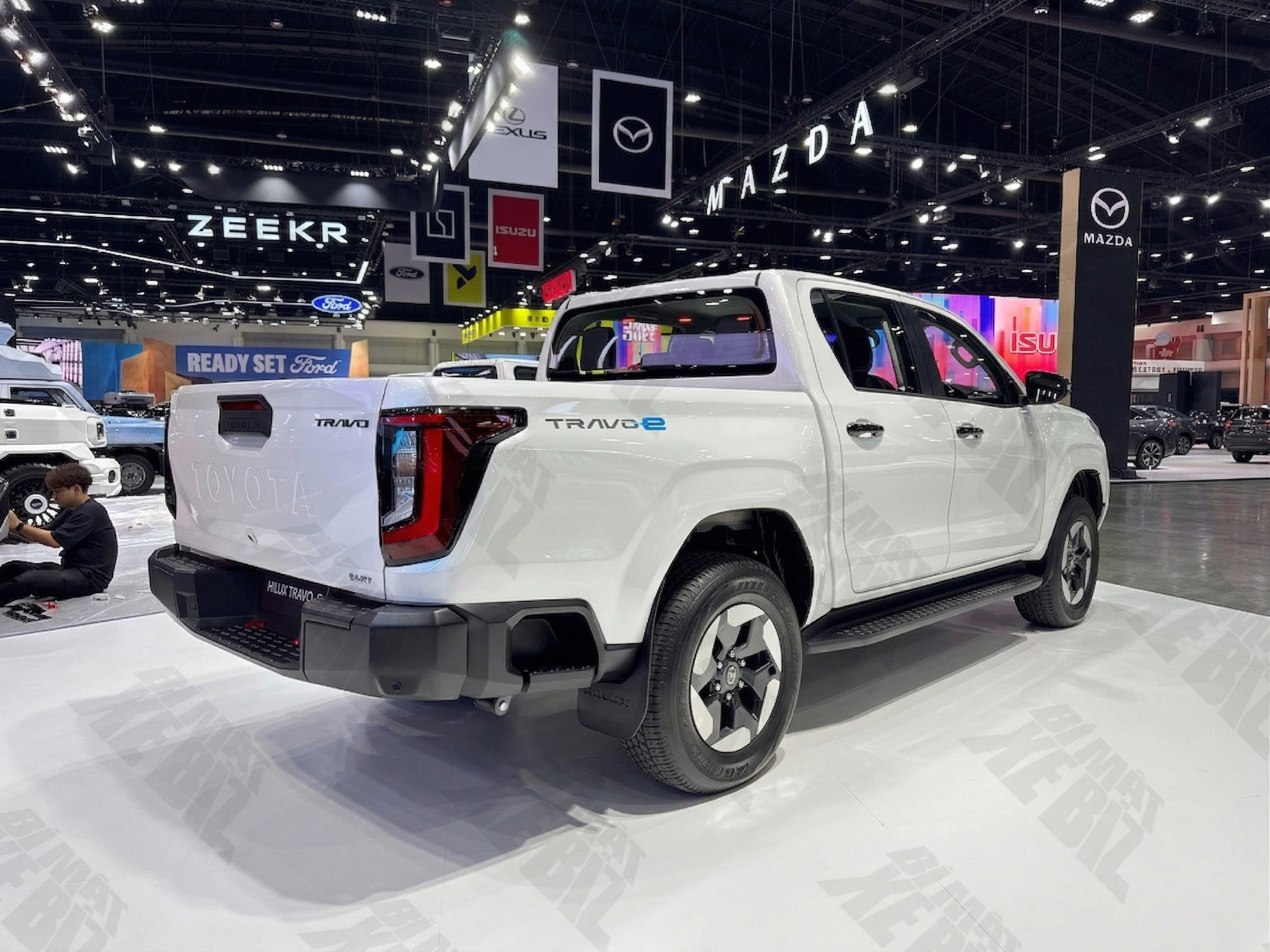 Cận cảnh Toyota Hilux điện tại BIMS 2026: Không còn 'nghèo' trang bị, màn hình như xe sang, sẵn sàng đấu sòng phẳng với Ranger về công nghệ- Ảnh 6. Cận cảnh Toyota Hilux điện tại BIMS 2026: Không còn 'nghèo' trang bị, màn hình như xe sang, sẵn sàng đấu sòng phẳng với Ranger về công nghệ- Ảnh 6.