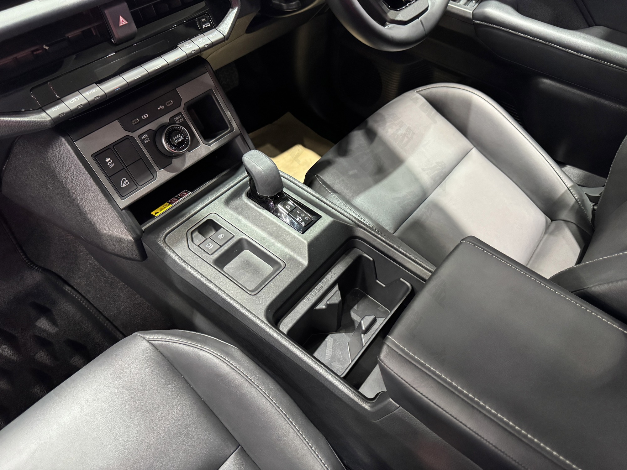 Cận cảnh Toyota Hilux điện tại BIMS 2026: Không còn 'nghèo' trang bị, màn hình như xe sang, sẵn sàng đấu sòng phẳng với Ranger về công nghệ- Ảnh 4. Cận cảnh Toyota Hilux điện tại BIMS 2026: Không còn 'nghèo' trang bị, màn hình như xe sang, sẵn sàng đấu sòng phẳng với Ranger về công nghệ- Ảnh 4.