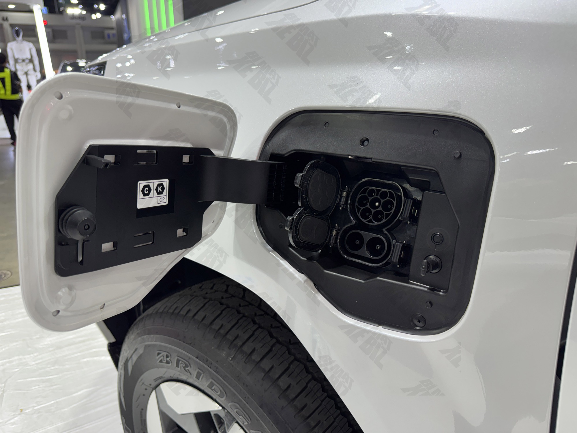 Cận cảnh Toyota Hilux điện tại BIMS 2026: Không còn 'nghèo' trang bị, màn hình như xe sang, sẵn sàng đấu sòng phẳng với Ranger về công nghệ- Ảnh 5. Cận cảnh Toyota Hilux điện tại BIMS 2026: Không còn 'nghèo' trang bị, màn hình như xe sang, sẵn sàng đấu sòng phẳng với Ranger về công nghệ- Ảnh 5.