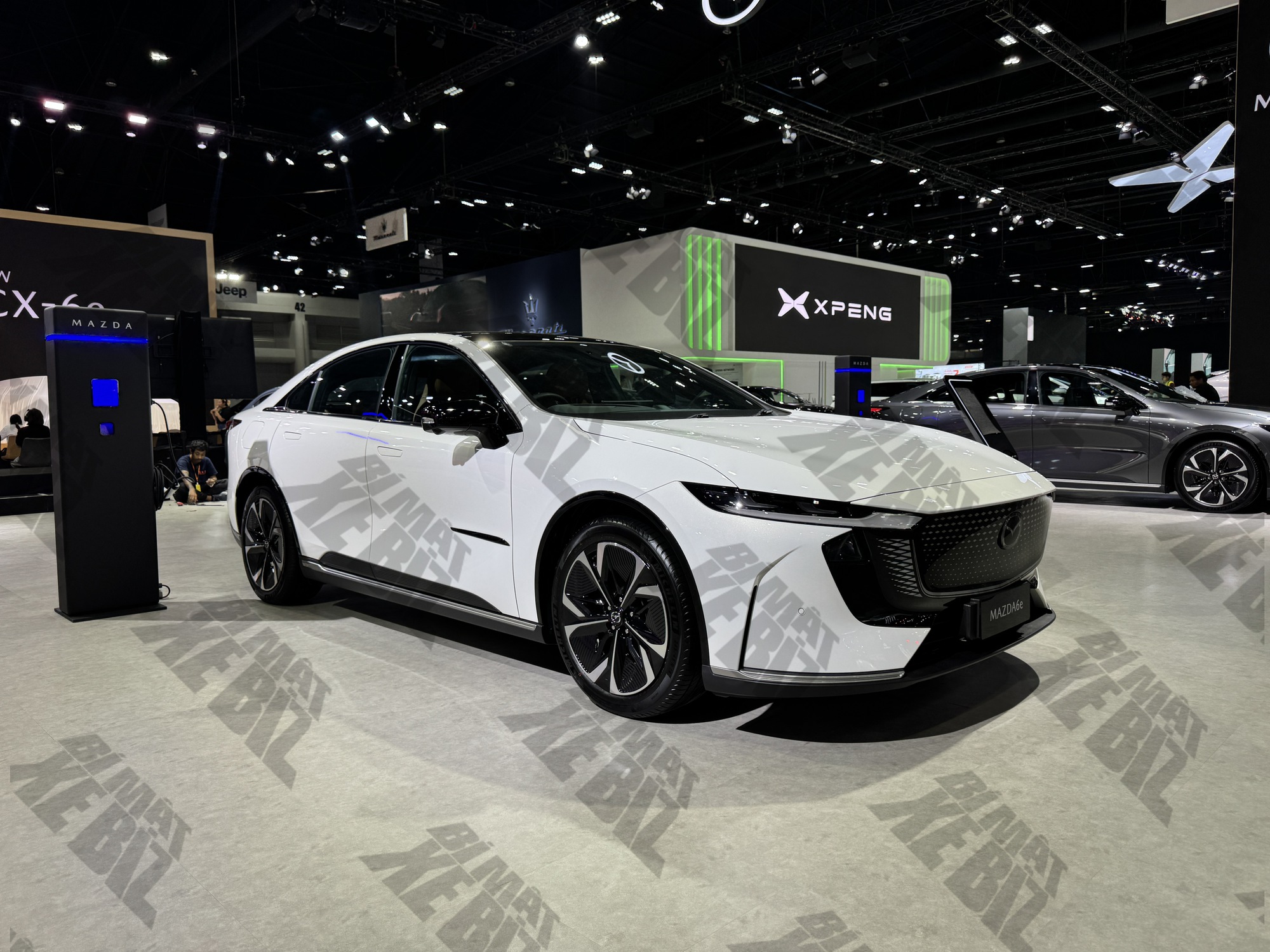 Ngắm Mazda 6e thuần điện: Sạc đầy đi 600 km, kh&oacute; t&igrave;m được đối thủ khi về Việt Nam- Ảnh 2.