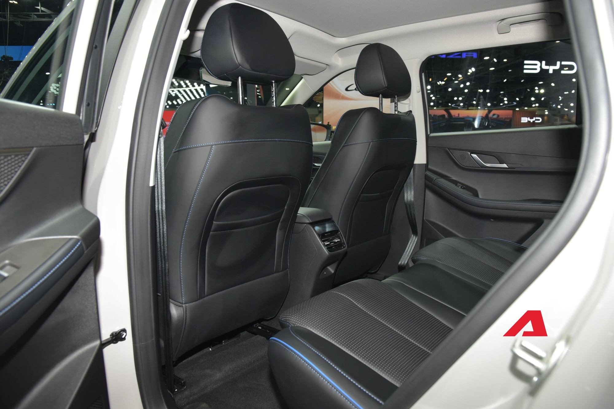 Soi kỹ Jaecoo J5 EV v&agrave; J6 EV sắp ra mắt Việt Nam: Thiết kế như xe sang, một lần sạc chạy TP.HCM - Nha Trang thoải m&aacute;i, 'phả hơi n&oacute;ng' v&agrave;o ph&acirc;n kh&uacute;c B v&agrave; C khi về Việt Nam- Ảnh 23.