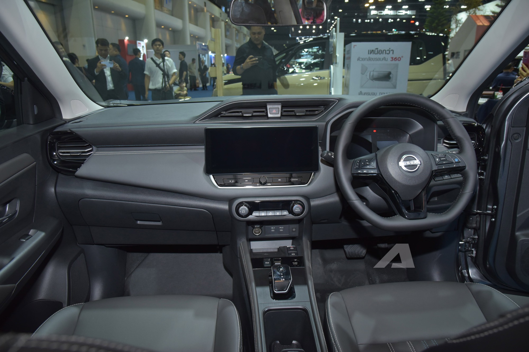 Nissan Kicks 2026 trình làng: Ngoại hình mới hầm hố hơn, thêm màn hình 12,3 inch, giá quy đổi từ 668 triệu đồng- Ảnh 3. Nissan Kicks 2026 trình làng: Ngoại hình mới hầm hố hơn, thêm màn hình 12,3 inch, giá quy đổi từ 668 triệu đồng- Ảnh 3.