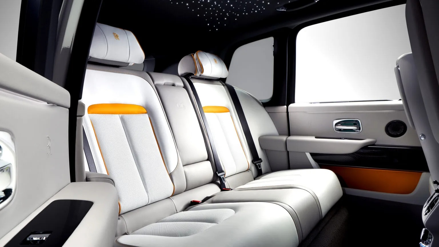 Hơn 100 chiếc Rolls-Royce Cullinan không thể bảo vệ người ngồi hàng ghế sau nếu xảy ra tai nạn, muốn sửa phải chờ đến tháng 5- Ảnh 1. Hơn 100 chiếc Rolls-Royce Cullinan không thể bảo vệ người ngồi hàng ghế sau nếu xảy ra tai nạn, muốn sửa phải chờ đến tháng 5- Ảnh 1.