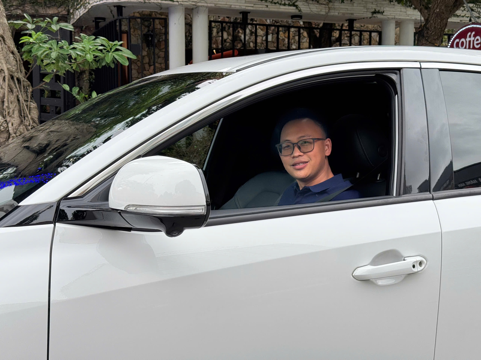 Từ CX-5 AWD sang xe điện: Chủ xe Nghệ An chốt VinFast VF 8 sau 3.500 km, n&oacute;i thẳng ưu nhược điểm- Ảnh 2.