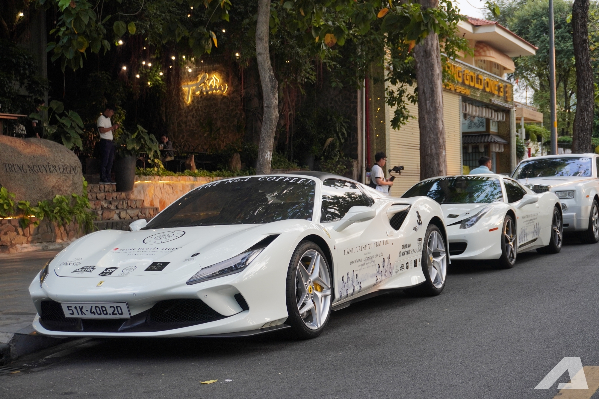 Người d&acirc;n v&acirc;y k&iacute;n d&agrave;n xe của &ocirc;ng Đặng L&ecirc; Nguy&ecirc;n Vũ: &lsquo;Lần đầu em được thấy nhiều Rolls-Royce, Range Rover, kh&ocirc;ng ngờ ch&uacute;ng to đến vậy&rsquo;- Ảnh 17.