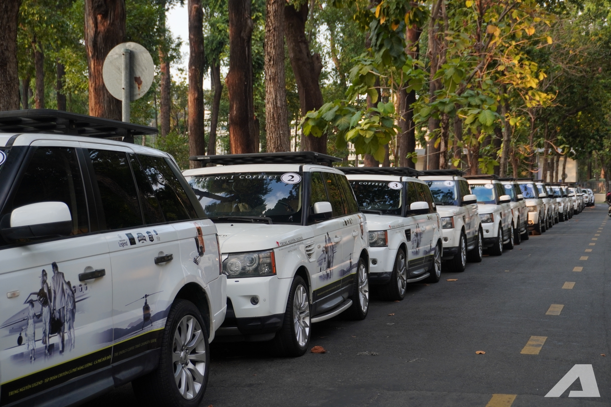 Người d&acirc;n v&acirc;y k&iacute;n d&agrave;n xe của &ocirc;ng Đặng L&ecirc; Nguy&ecirc;n Vũ: &lsquo;Lần đầu em được thấy nhiều Rolls-Royce, Range Rover, kh&ocirc;ng ngờ ch&uacute;ng to đến vậy&rsquo;- Ảnh 18.