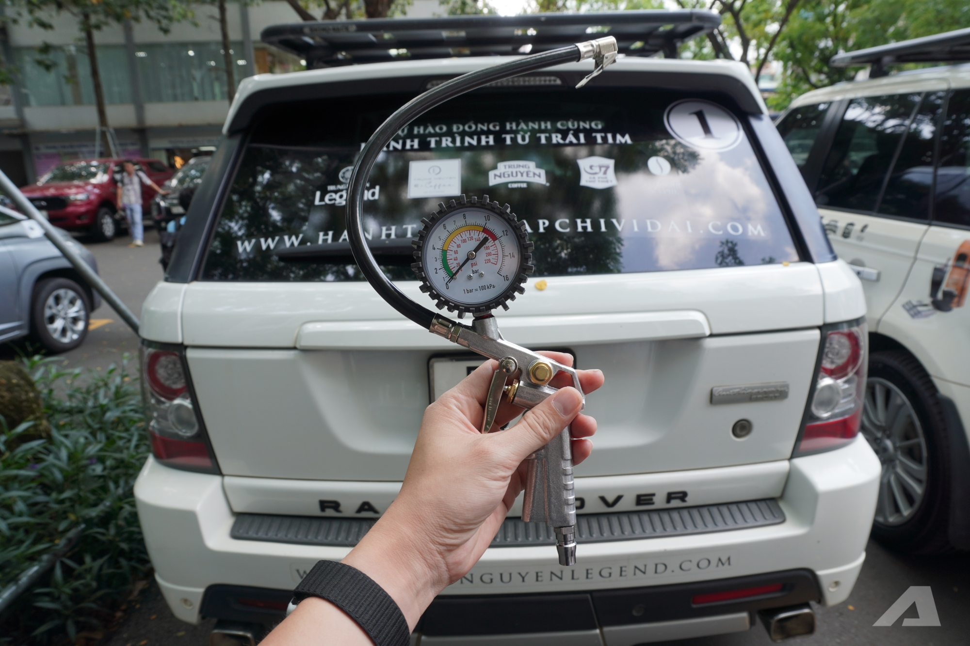 'Soi' d&agrave;n xe của &ocirc;ng Đặng L&ecirc; Nguy&ecirc;n Vũ mang đi xuy&ecirc;n Việt: C&oacute; chiếc đ&atilde; lăn b&aacute;nh hơn 90.000km, chi ph&iacute; đổ xăng c&oacute; thể khiến nhiều người kinh ngạc- Ảnh 18.