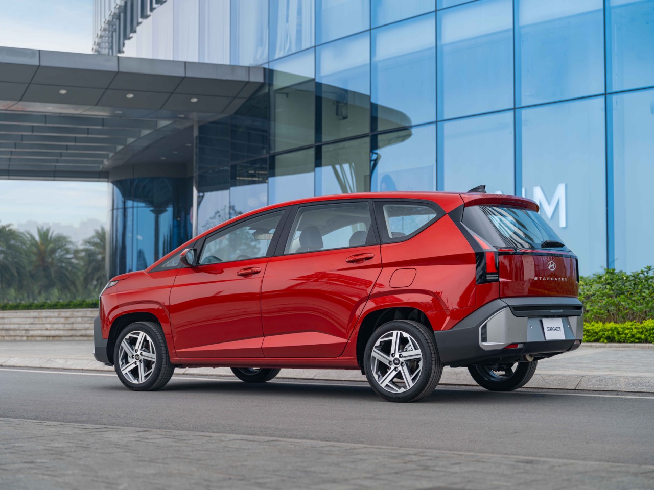 Hyundai Stargazer 2026 ra mắt Việt Nam: Gi&aacute; từ 569 triệu đồng, ngoại h&igrave;nh lai SUV, m&agrave;n h&igrave;nh k&eacute;p 10,25 inch, trang bị SmartSense đấu Xpander- Ảnh 2.