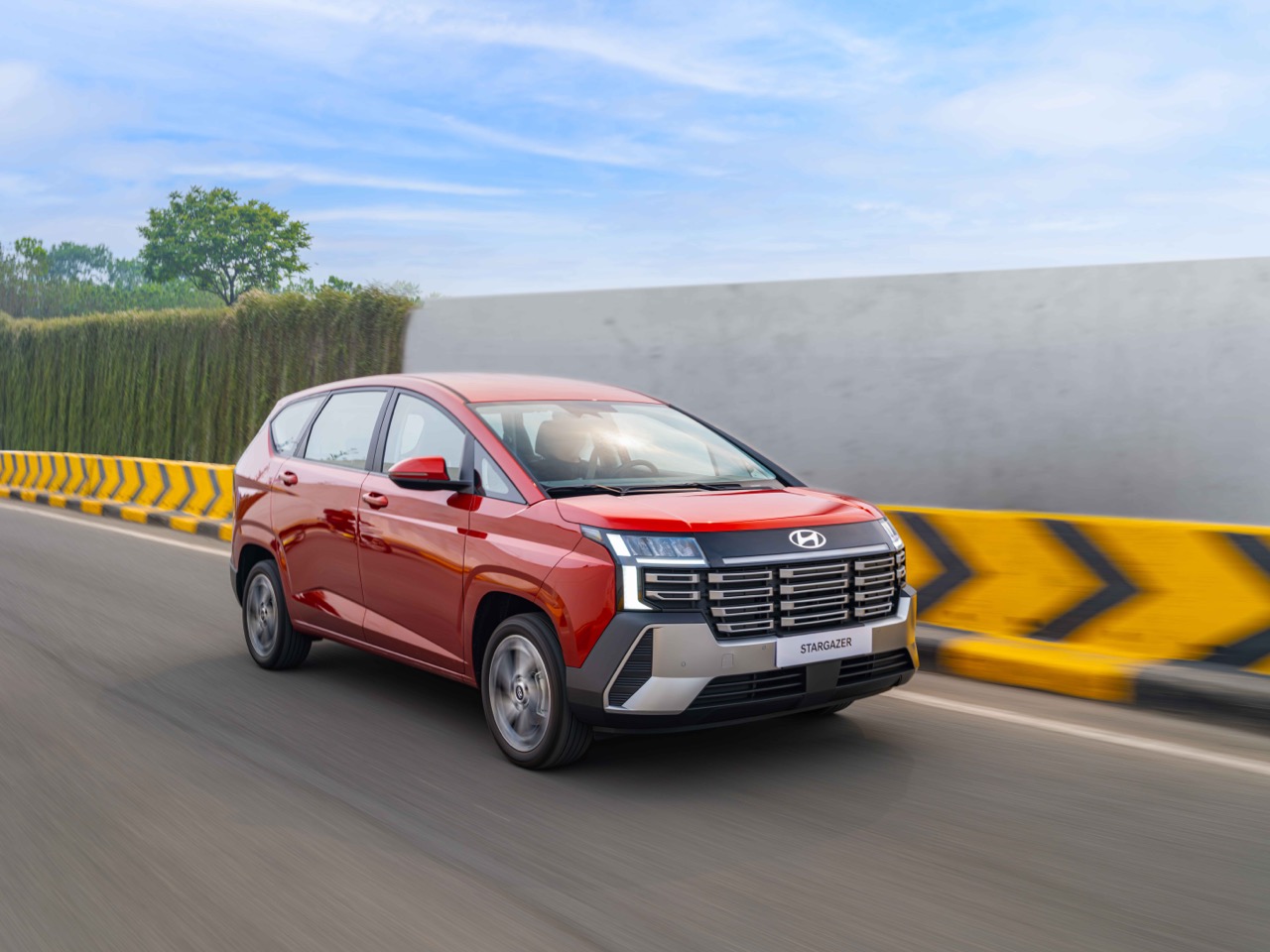 Hyundai Stargazer 2026 ra mắt Việt Nam: Gi&aacute; từ 569 triệu đồng, ngoại h&igrave;nh lai SUV, m&agrave;n h&igrave;nh k&eacute;p 10,25 inch, trang bị SmartSense đấu Xpander- Ảnh 6.