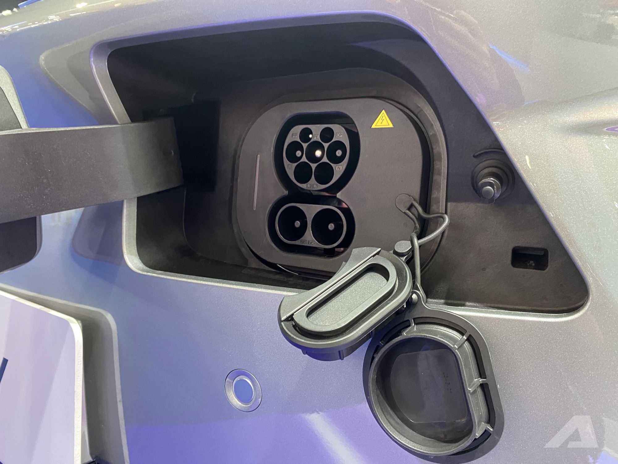 Omoda C5 EV 2026 tr&igrave;nh l&agrave;ng: 211 m&atilde; lực, m&agrave;n 24,6inch, 30 ph&uacute;t cắm điện l&agrave; c&oacute; thể chạy H&agrave; Nội - Sầm Sơn rồi trở về mới cần sạc- Ảnh 6.