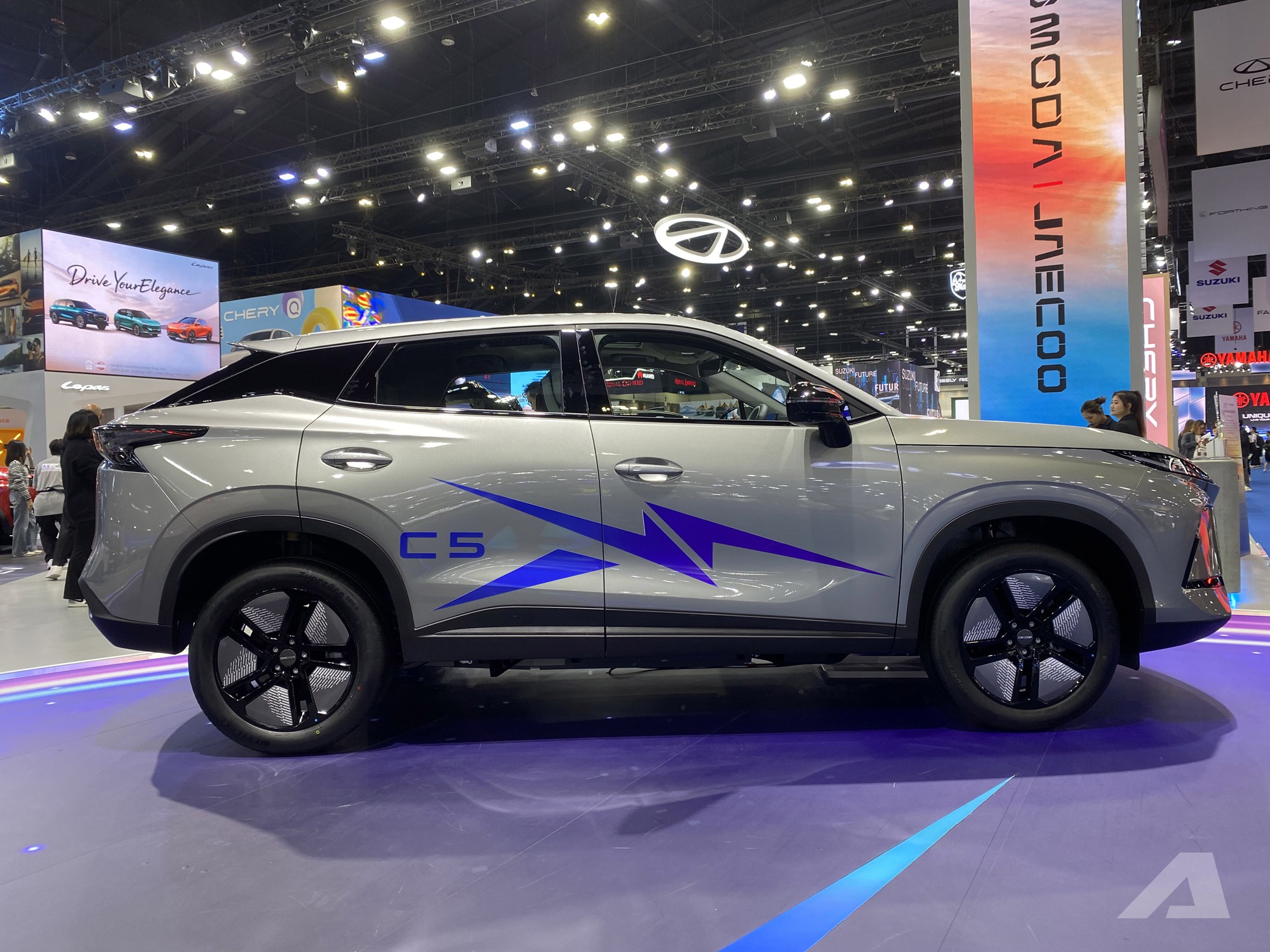 Omoda C5 EV 2026 tr&igrave;nh l&agrave;ng: 211 m&atilde; lực, m&agrave;n 24,6inch, 30 ph&uacute;t cắm điện l&agrave; c&oacute; thể chạy H&agrave; Nội - Sầm Sơn rồi trở về mới cần sạc- Ảnh 2.