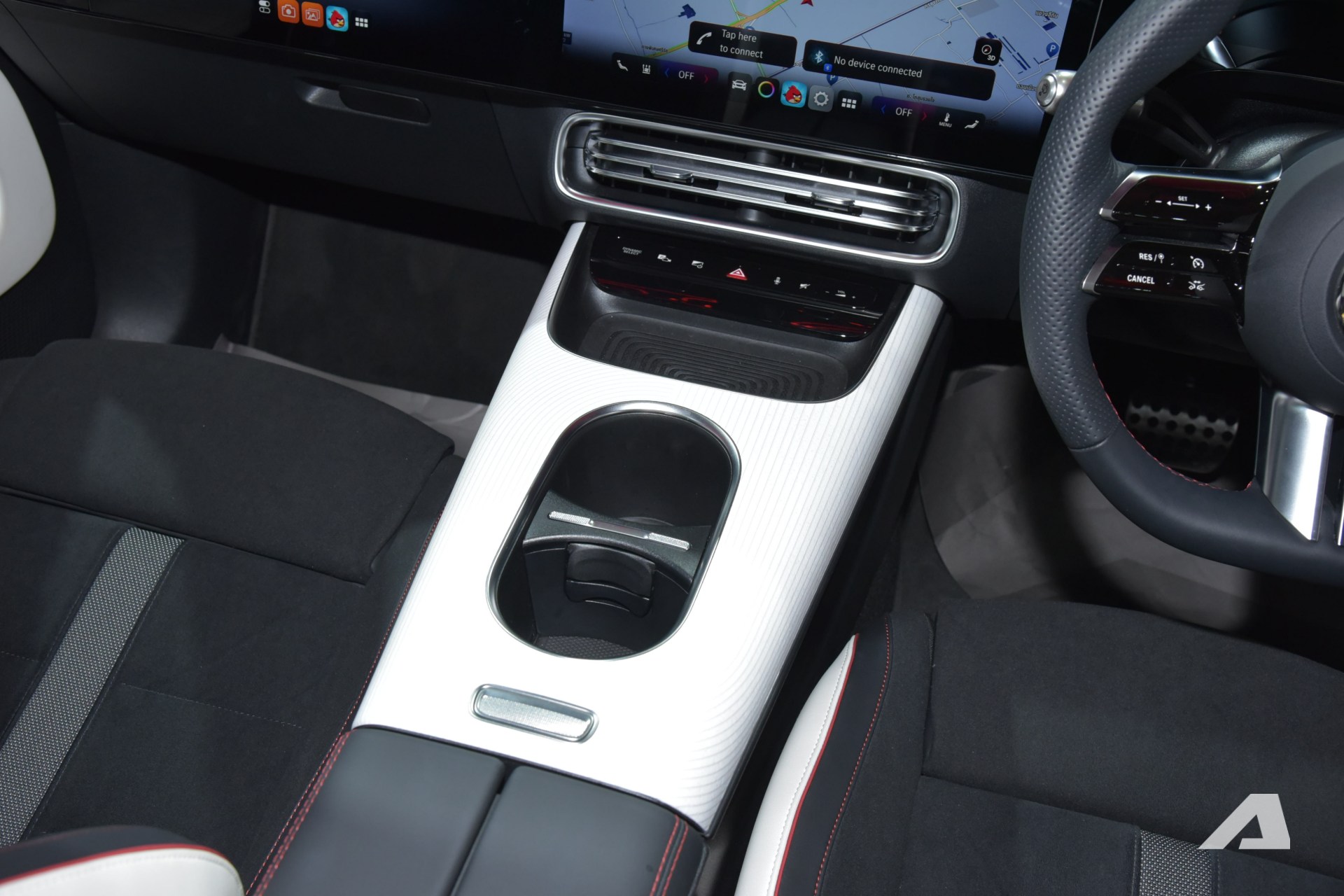 Xem thực tế Mercedes-Benz CLA 2026 trước khi về Việt Nam: Gi&aacute; quy đổi hơn 1,8 tỷ đồng, chạy gần 800km/sạc, cắm điện 10 ph&uacute;t th&ecirc;m 325km- Ảnh 12.