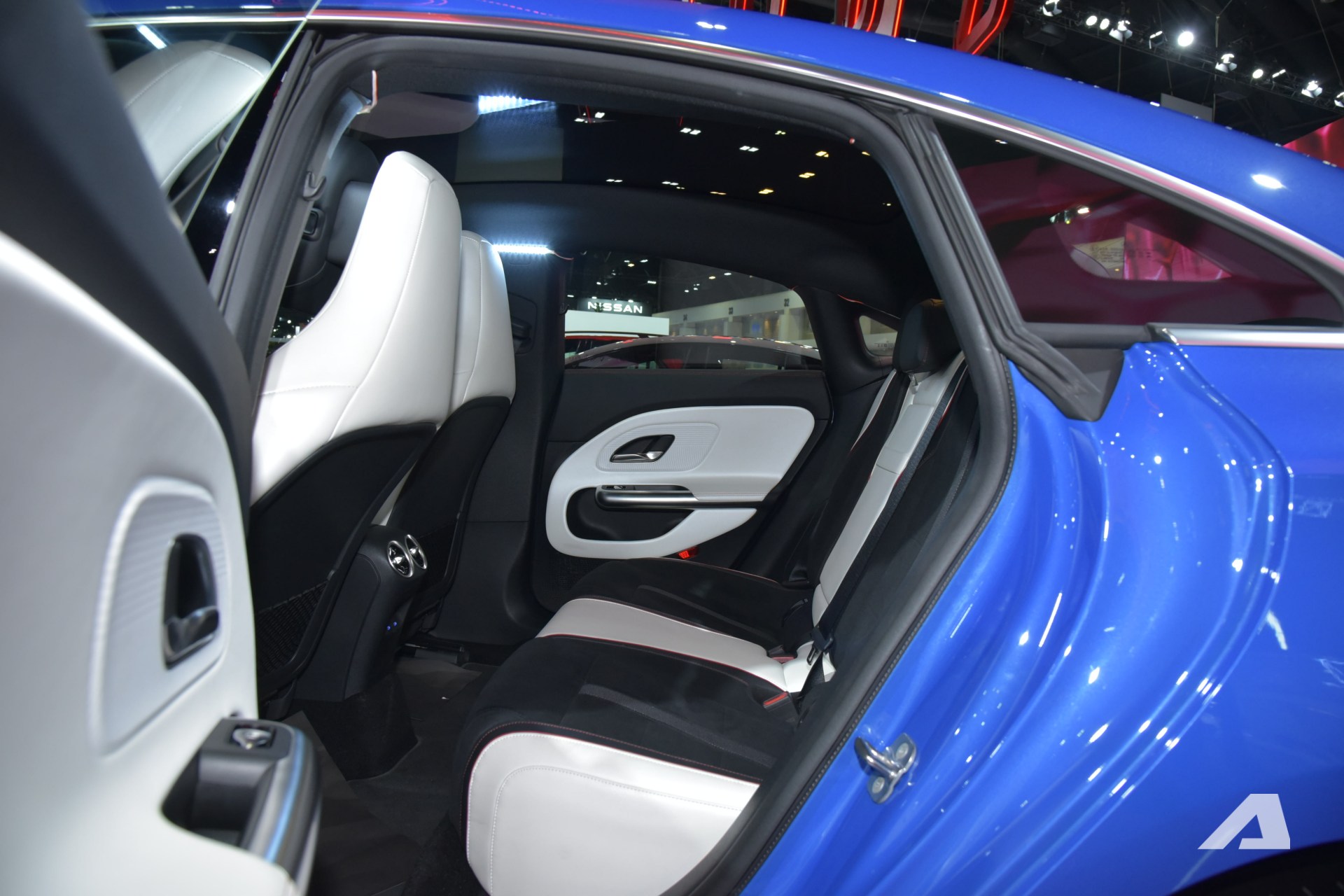 Xem thực tế Mercedes-Benz CLA 2026 trước khi về Việt Nam: Gi&aacute; quy đổi hơn 1,8 tỷ đồng, chạy gần 800km/sạc, cắm điện 10 ph&uacute;t th&ecirc;m 325km- Ảnh 14.