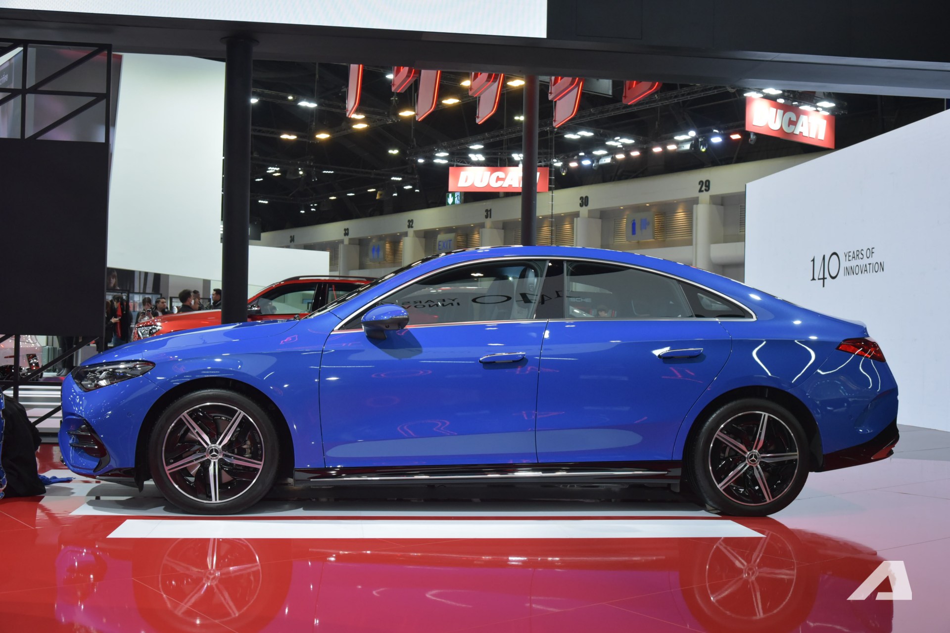 Xem thực tế Mercedes-Benz CLA 2026 trước khi về Việt Nam: Gi&aacute; quy đổi hơn 1,8 tỷ đồng, chạy gần 800km/sạc, cắm điện 10 ph&uacute;t th&ecirc;m 325km- Ảnh 2.