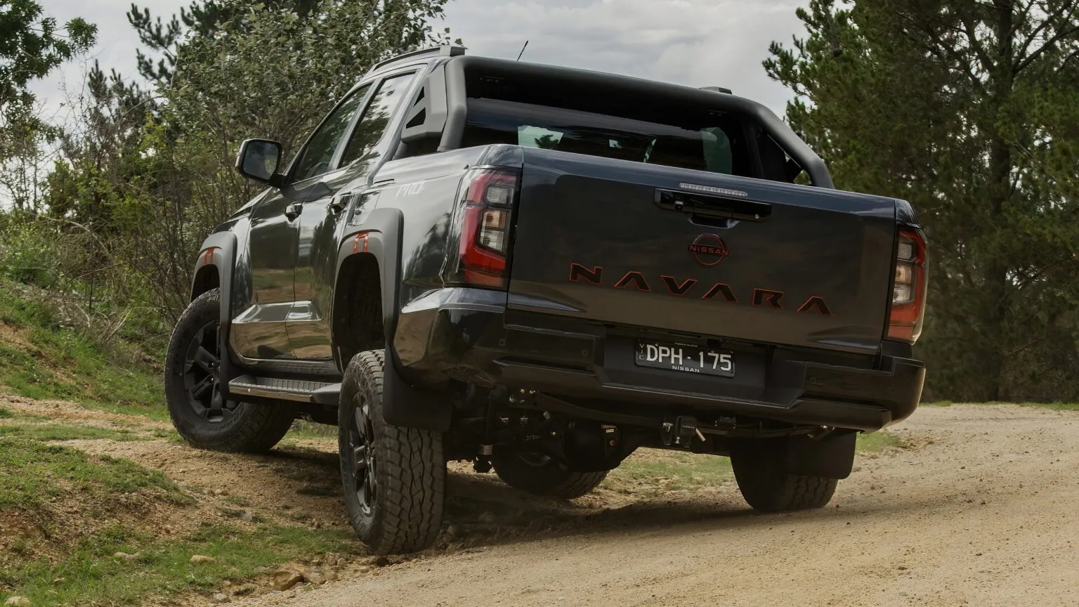 Nissan Navara chưa giao xe đ&atilde; bỏ giảm x&oacute;c ch&iacute;nh h&atilde;ng: Tưởng 'cải l&ugrave;i' song biết l&yacute; do th&igrave; ai cũng th&iacute;ch, ở Việt Nam cũng được vậy đ&atilde; dễ đấu Ranger- Ảnh 3.