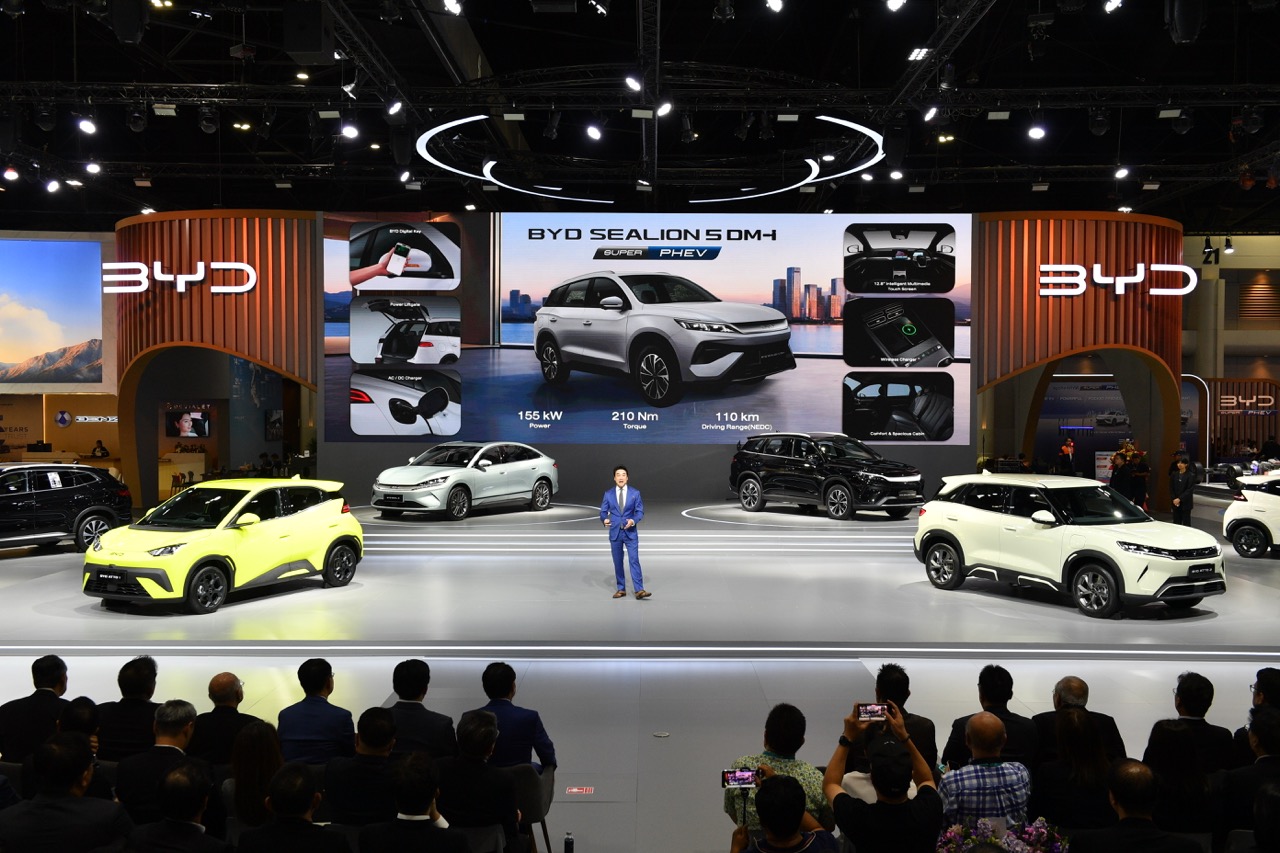 &lsquo;Ph&aacute; đảo&rsquo; BIMS 2026 với gian h&agrave;ng gần 3.000 m2, BYD tung liền 4 &lsquo;&aacute;t chủ b&agrave;i&rsquo; mới, quyết đấu xe xăng tại Đ&ocirc;ng Nam &Aacute;- Ảnh 1.