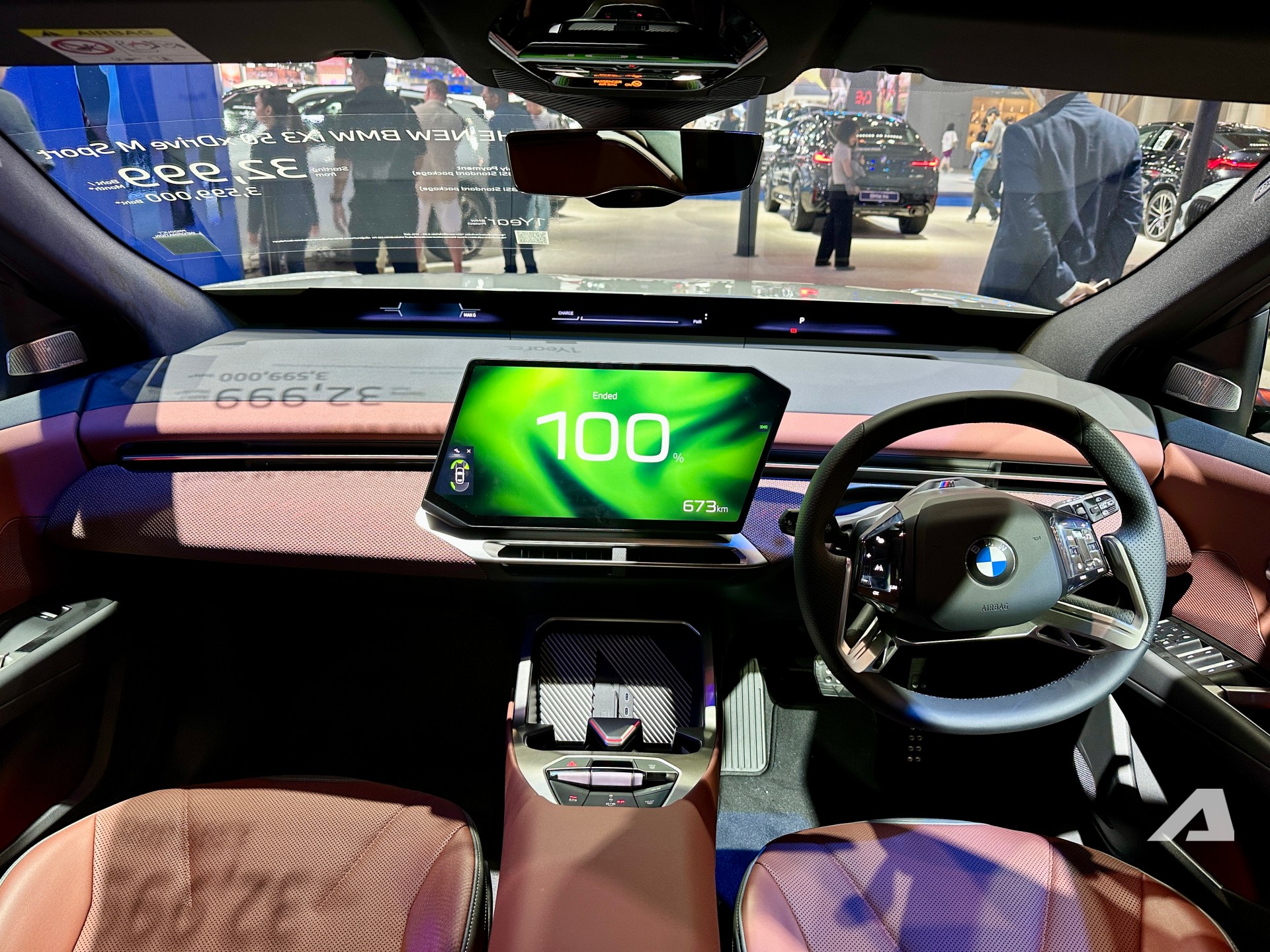 Xem trước BMW iX3 2026 dễ về Việt Nam: Gi&aacute; quy đổi gần 3 tỷ đồng, nội thất 'ngợp' m&agrave;n h&igrave;nh, đầy pin dư sức chạy H&agrave; Nội - Đ&agrave; Nẵng- Ảnh 4.
