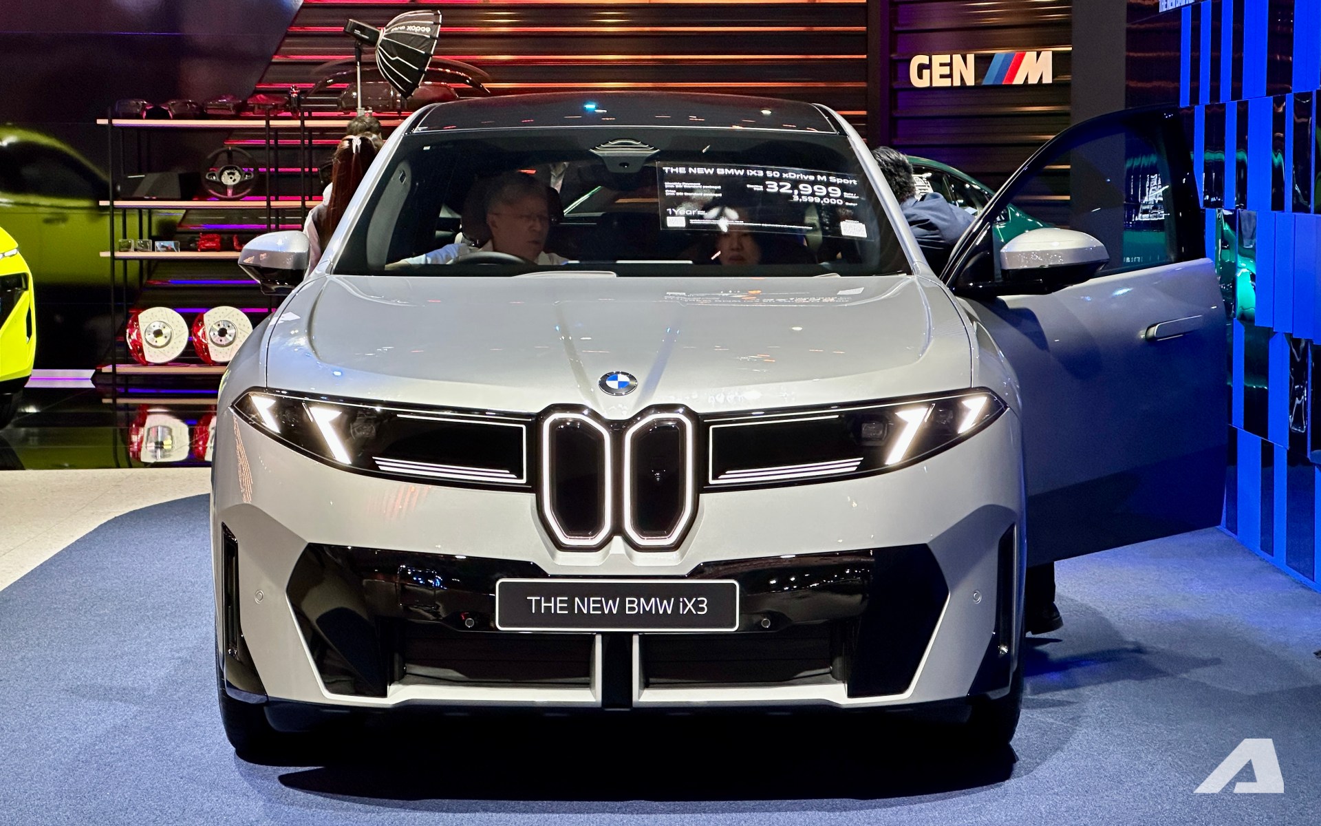 Xem trước BMW iX3 2026 dễ về Việt Nam: Gi&aacute; quy đổi gần 3 tỷ đồng, nội thất 'ngợp' m&agrave;n h&igrave;nh, đầy pin dư sức chạy H&agrave; Nội - Đ&agrave; Nẵng- Ảnh 1.