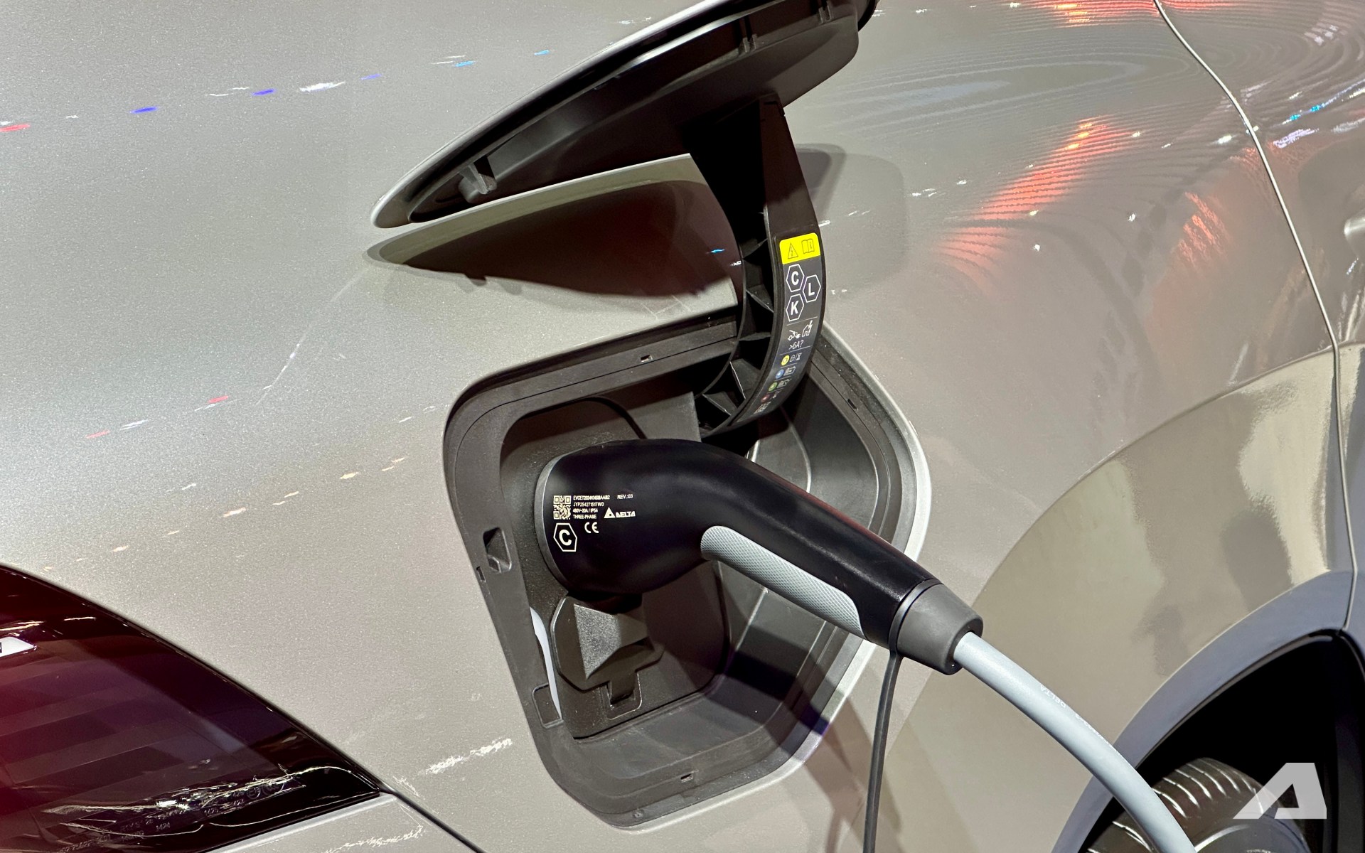 Xem trước BMW iX3 2026 dễ về Việt Nam: Gi&aacute; quy đổi gần 3 tỷ đồng, nội thất 'ngợp' m&agrave;n h&igrave;nh, đầy pin dư sức chạy H&agrave; Nội - Đ&agrave; Nẵng- Ảnh 5.