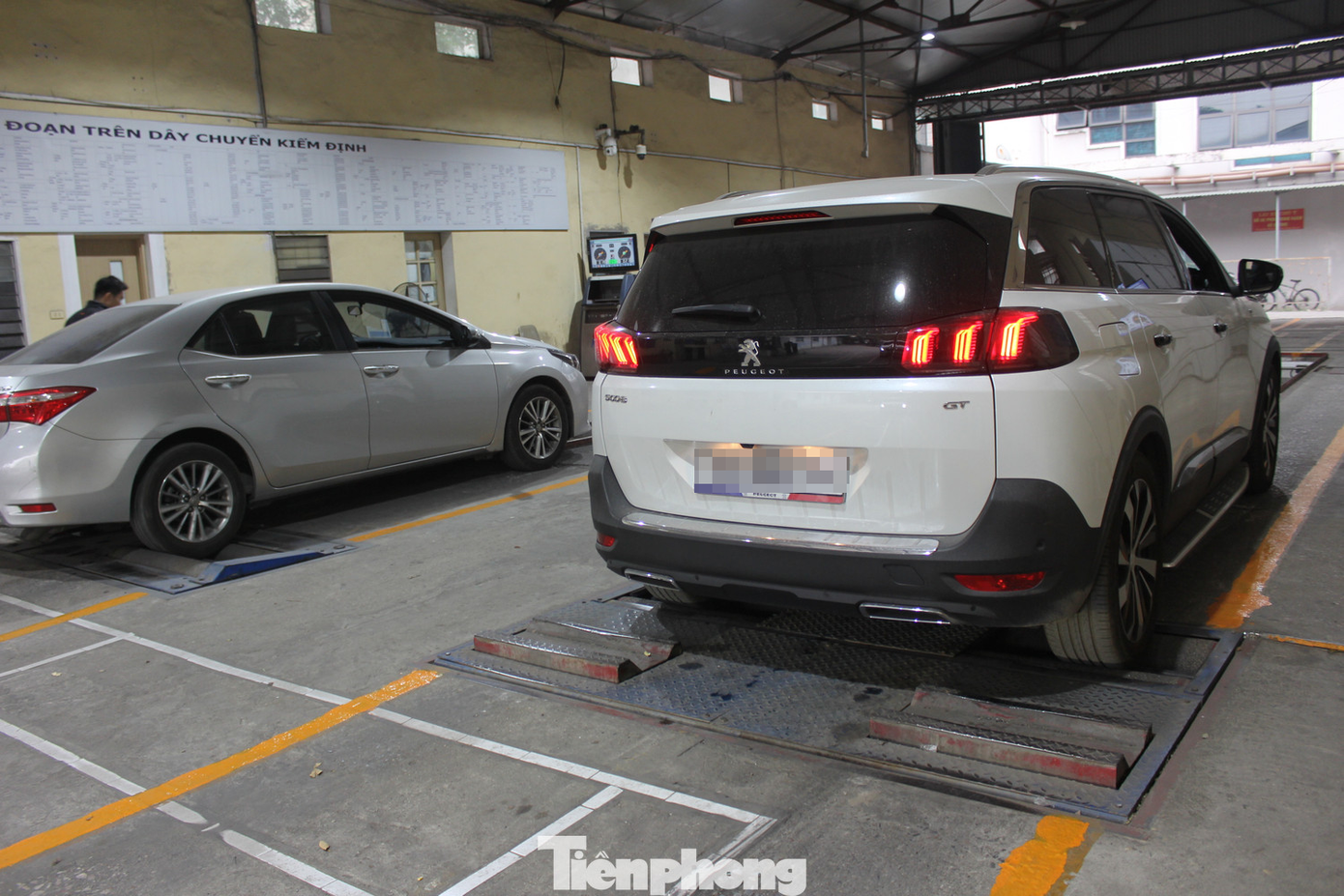 'Đạp l&uacute;t ga' đăng kiểm &ocirc; t&ocirc; g&acirc;y tranh c&atilde;i: Sẽ chuyển đổi c&ocirc;ng nghệ?- Ảnh 2.