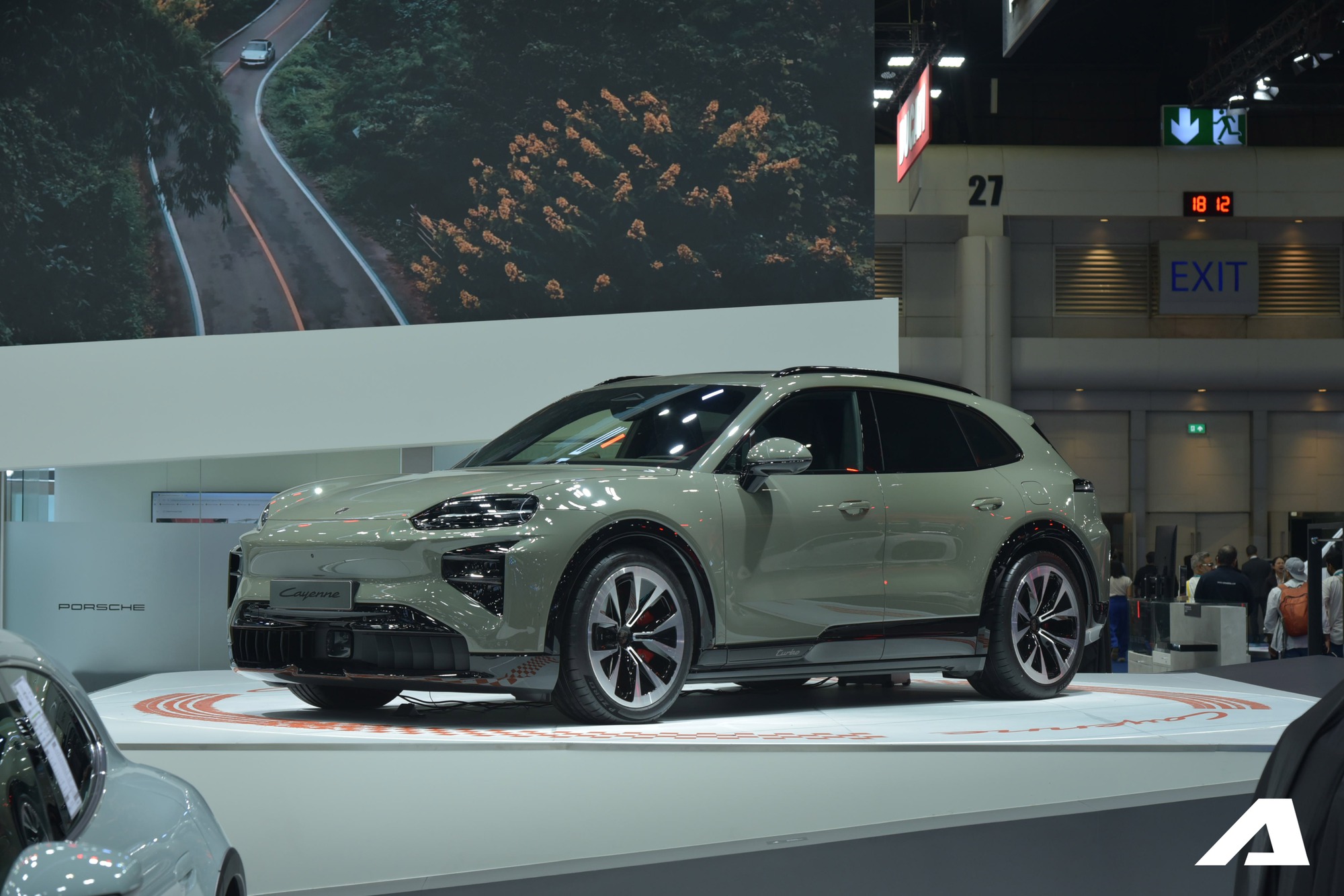 Gửi fan Porsche: Đ&acirc;y l&agrave; những điểm hay tr&ecirc;n Cayenne điện sắp về Việt Nam, gi&aacute; từ 4,72 tỷ đồng nhưng chắc kh&ocirc;ng ai mua gi&aacute; n&agrave;y- Ảnh 1.