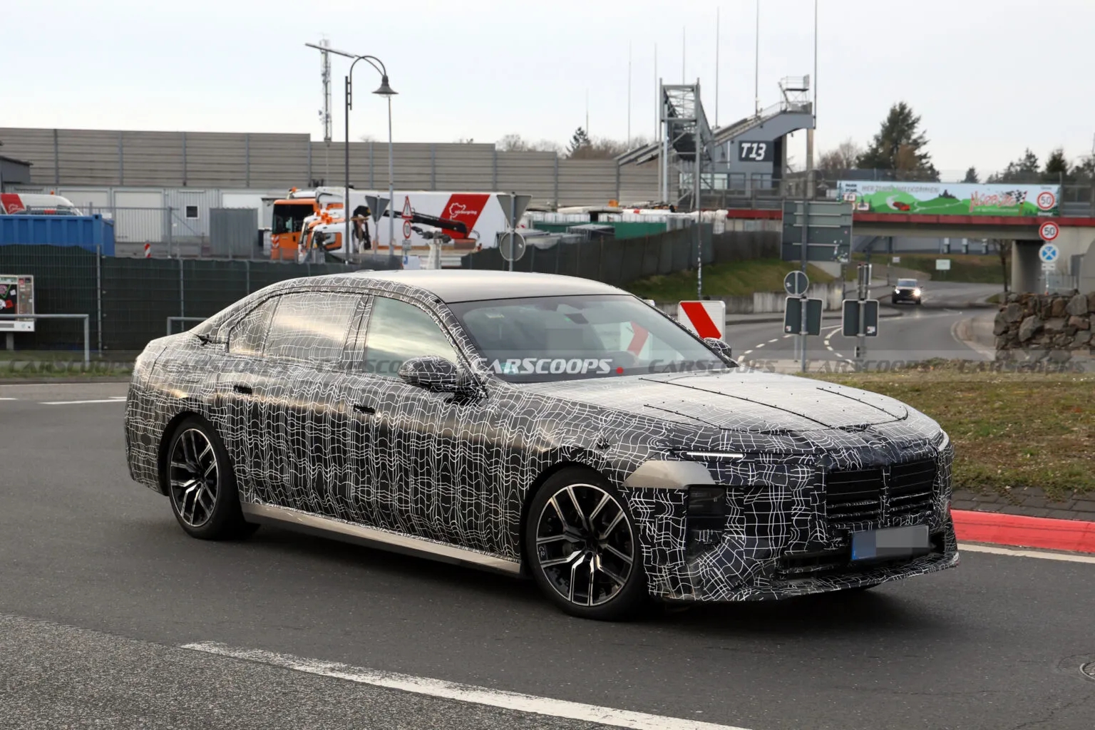 Bộ ảnh n&agrave;y cho thấy BMW 7 Series ra mắt năm nay c&oacute; nhiều thứ hay ho kh&aacute;c ngo&agrave;i thiết kế mới- Ảnh 2.