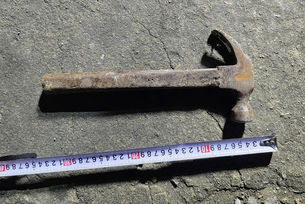 Xin bỏ qua lỗi vi phạm nồng độ cồn không được, mở cốp xe máy lấy búa đánh liên tiếp vào đầu CSGT- Ảnh 2. Xin bỏ qua lỗi vi phạm nồng độ cồn không được, mở cốp xe máy lấy búa đánh liên tiếp vào đầu CSGT- Ảnh 2.