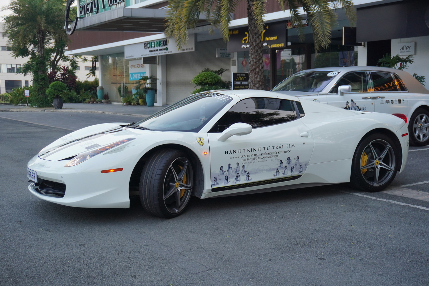 Dàn xe của ông Đặng Lê Nguyên Vũ rời trung tâm TP.HCM, bắt đầu hành trình xuyên Việt hàng nghìn km- Ảnh 13. Dàn xe của ông Đặng Lê Nguyên Vũ rời trung tâm TP.HCM, bắt đầu hành trình xuyên Việt hàng nghìn km- Ảnh 13.