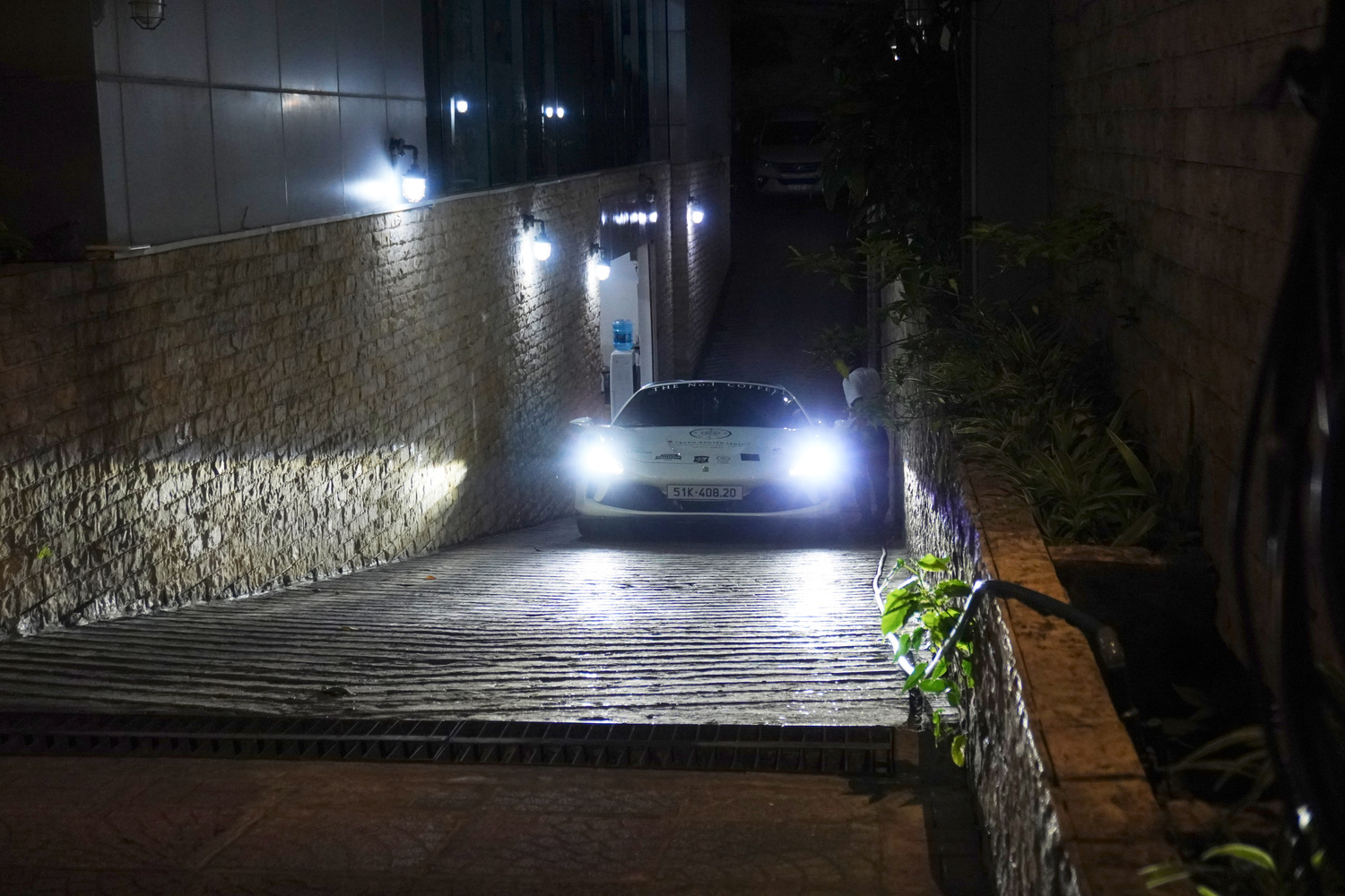 Dàn xe của ông Đặng Lê Nguyên Vũ rời trung tâm TP.HCM, bắt đầu hành trình xuyên Việt hàng nghìn km- Ảnh 6. Dàn xe của ông Đặng Lê Nguyên Vũ rời trung tâm TP.HCM, bắt đầu hành trình xuyên Việt hàng nghìn km- Ảnh 6.