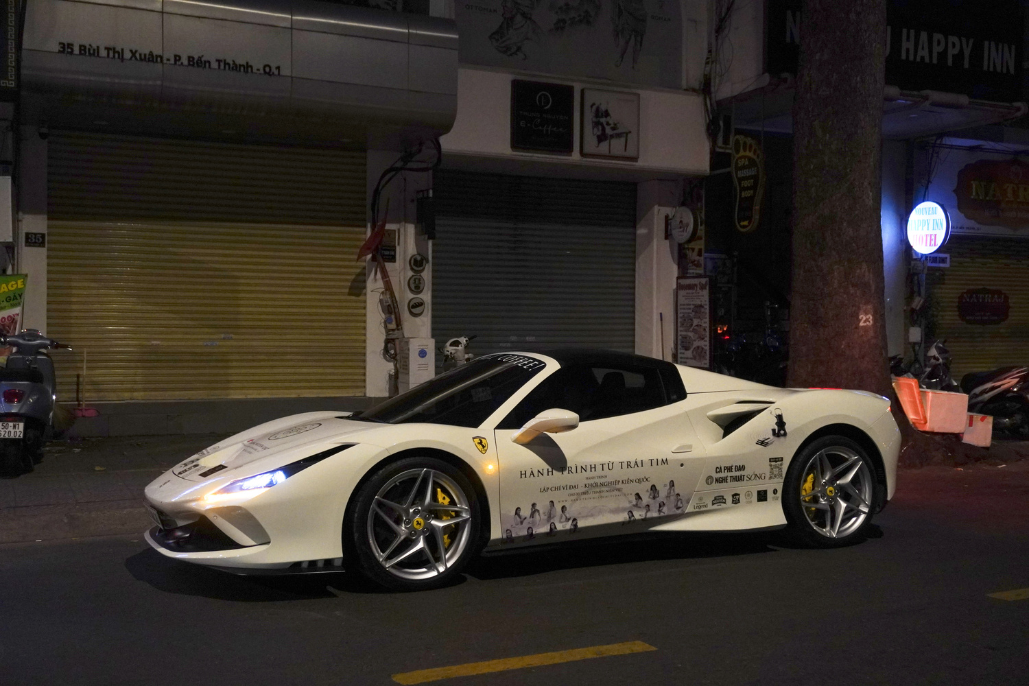 Dàn xe của ông Đặng Lê Nguyên Vũ rời trung tâm TP.HCM, bắt đầu hành trình xuyên Việt hàng nghìn km- Ảnh 8. Dàn xe của ông Đặng Lê Nguyên Vũ rời trung tâm TP.HCM, bắt đầu hành trình xuyên Việt hàng nghìn km- Ảnh 8.