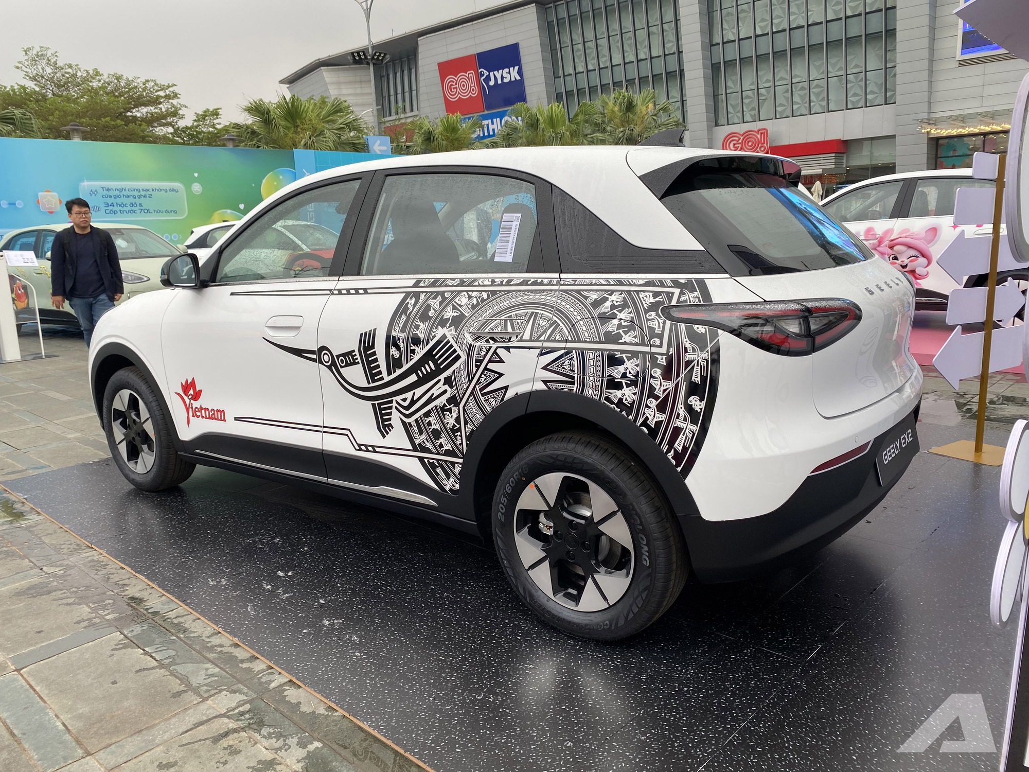 Geely EX2 ra mắt Việt Nam: Giá từ 459 triệu đồng, màn hình siêu lớn, có ADAS, sạc đầy đủ chạy Hà Nội - Hà Tĩnh- Ảnh 6. Geely EX2 ra mắt Việt Nam: Giá từ 459 triệu đồng, màn hình siêu lớn, có ADAS, sạc đầy đủ chạy Hà Nội - Hà Tĩnh- Ảnh 6.