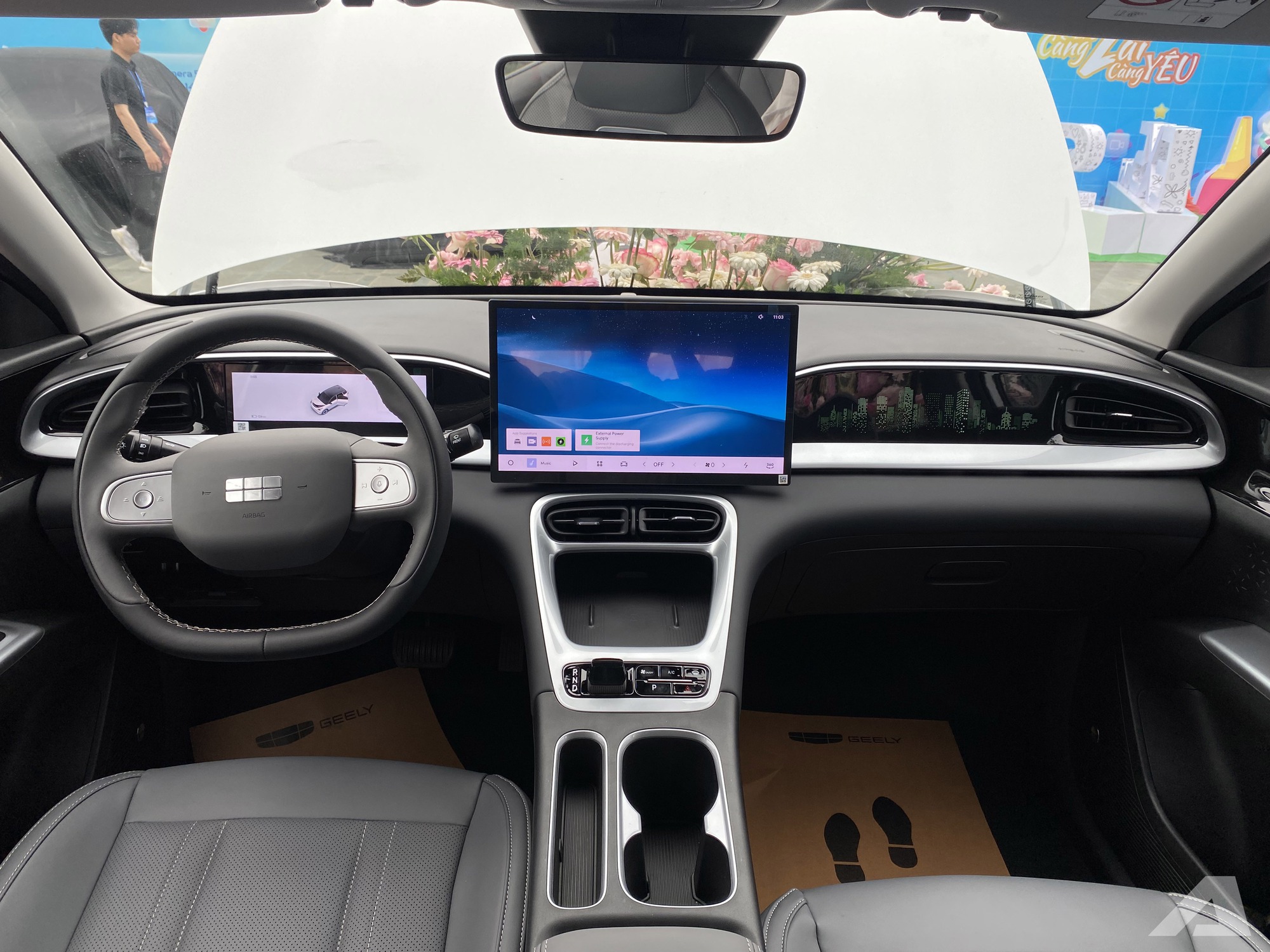 Geely EX2 ra mắt Việt Nam: Giá từ 459 triệu đồng, màn hình siêu lớn, có ADAS, sạc đầy đủ chạy Hà Nội - Hà Tĩnh- Ảnh 4. Geely EX2 ra mắt Việt Nam: Giá từ 459 triệu đồng, màn hình siêu lớn, có ADAS, sạc đầy đủ chạy Hà Nội - Hà Tĩnh- Ảnh 4.