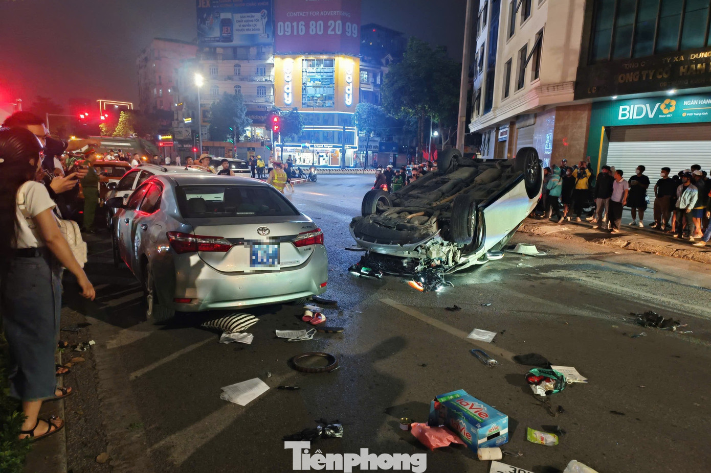 Điểm nghi vấn cần l&agrave;m r&otilde; trong vụ xe Lexus g&acirc;y tai nạn li&ecirc;n ho&agrave;n tr&ecirc;n đường Trung K&iacute;nh- Ảnh 2.
